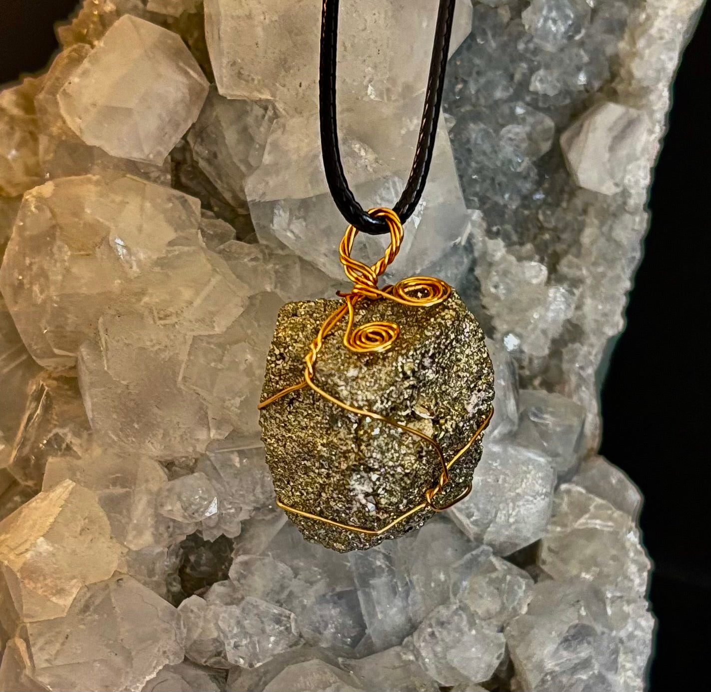 Collar de pirita hecho a mano – Cristal auténtico para la abundancia y la fuerza
