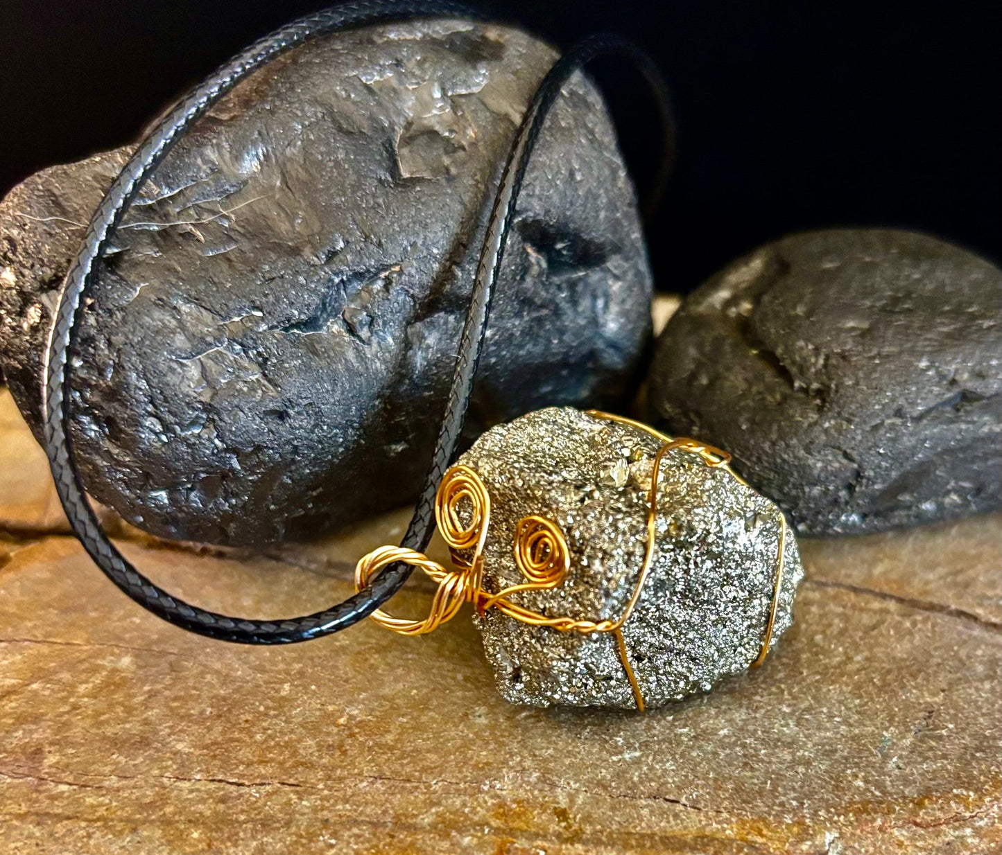 Collar de pirita hecho a mano – Cristal auténtico para la abundancia y la fuerza