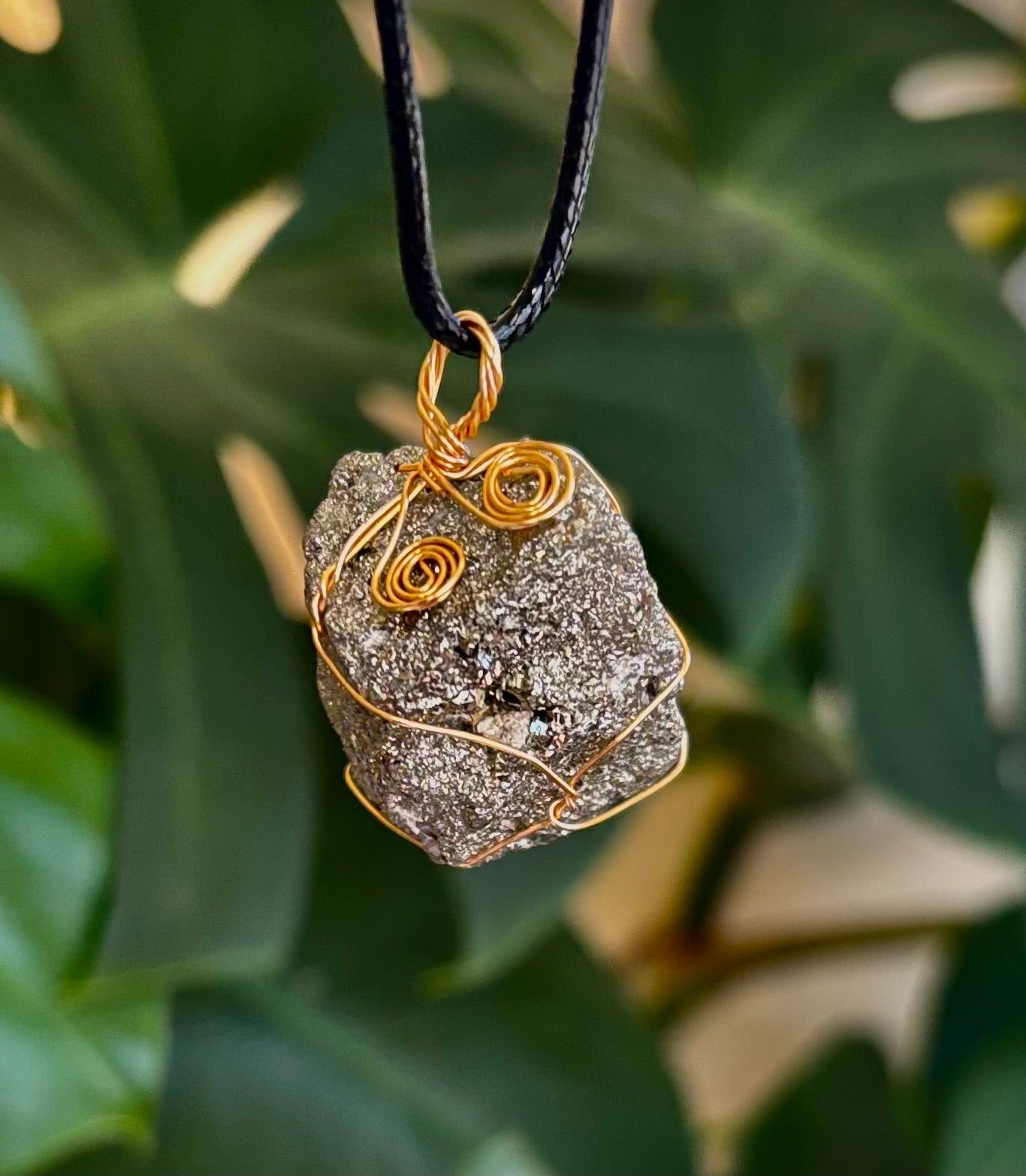Collar de pirita hecho a mano – Cristal auténtico para la abundancia y la fuerza