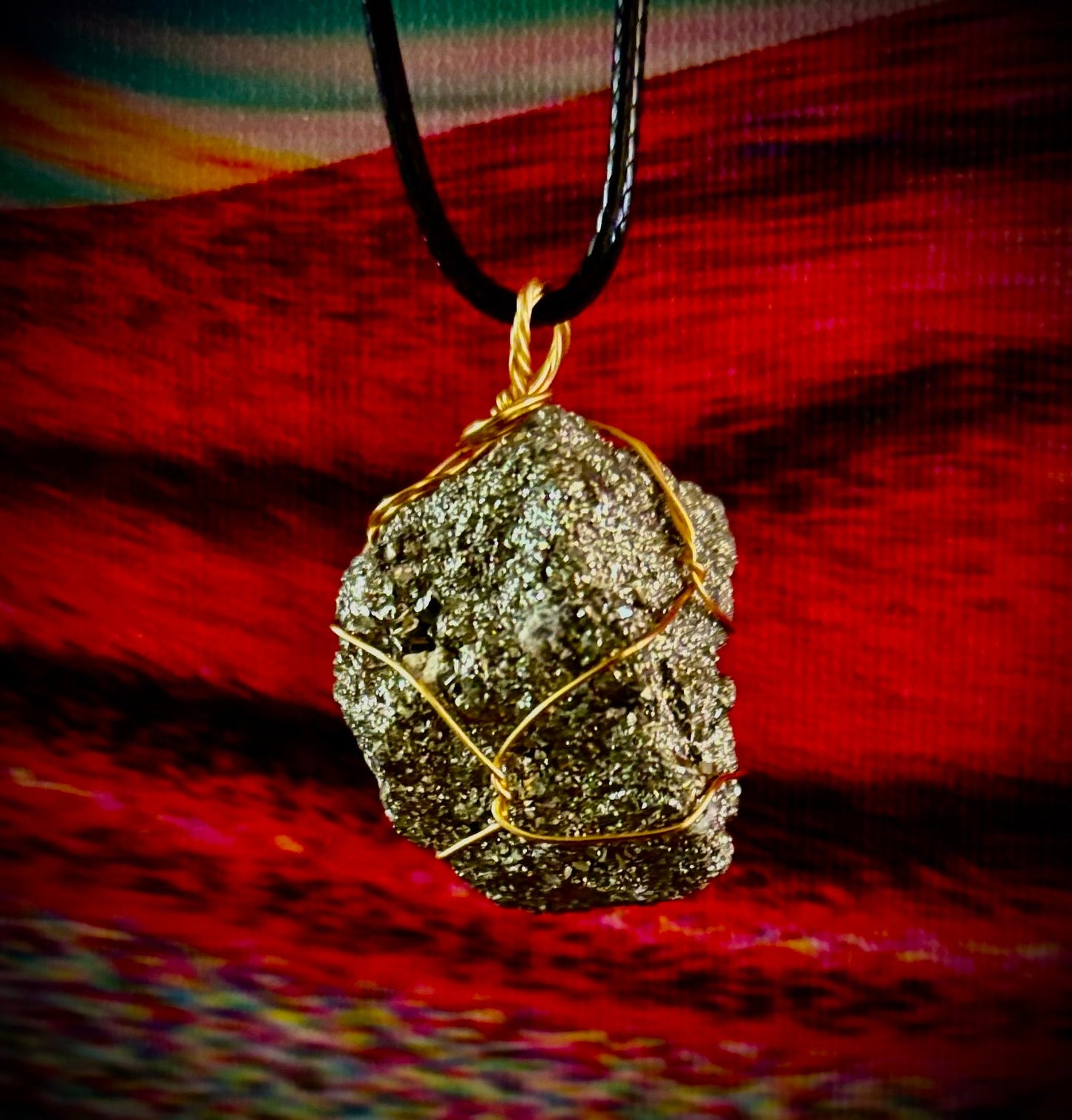 Collar de pirita hecho a mano – Cristal auténtico para la abundancia y la fuerza
