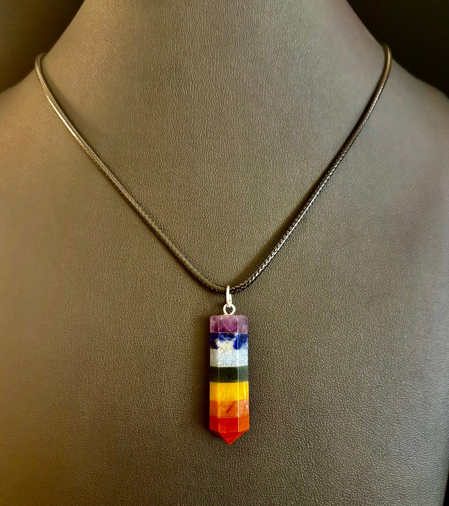 Collar de cristal de chakra – Colgante curativo de 7 capas en cadena y cordón (piedra de 2,5 cm)