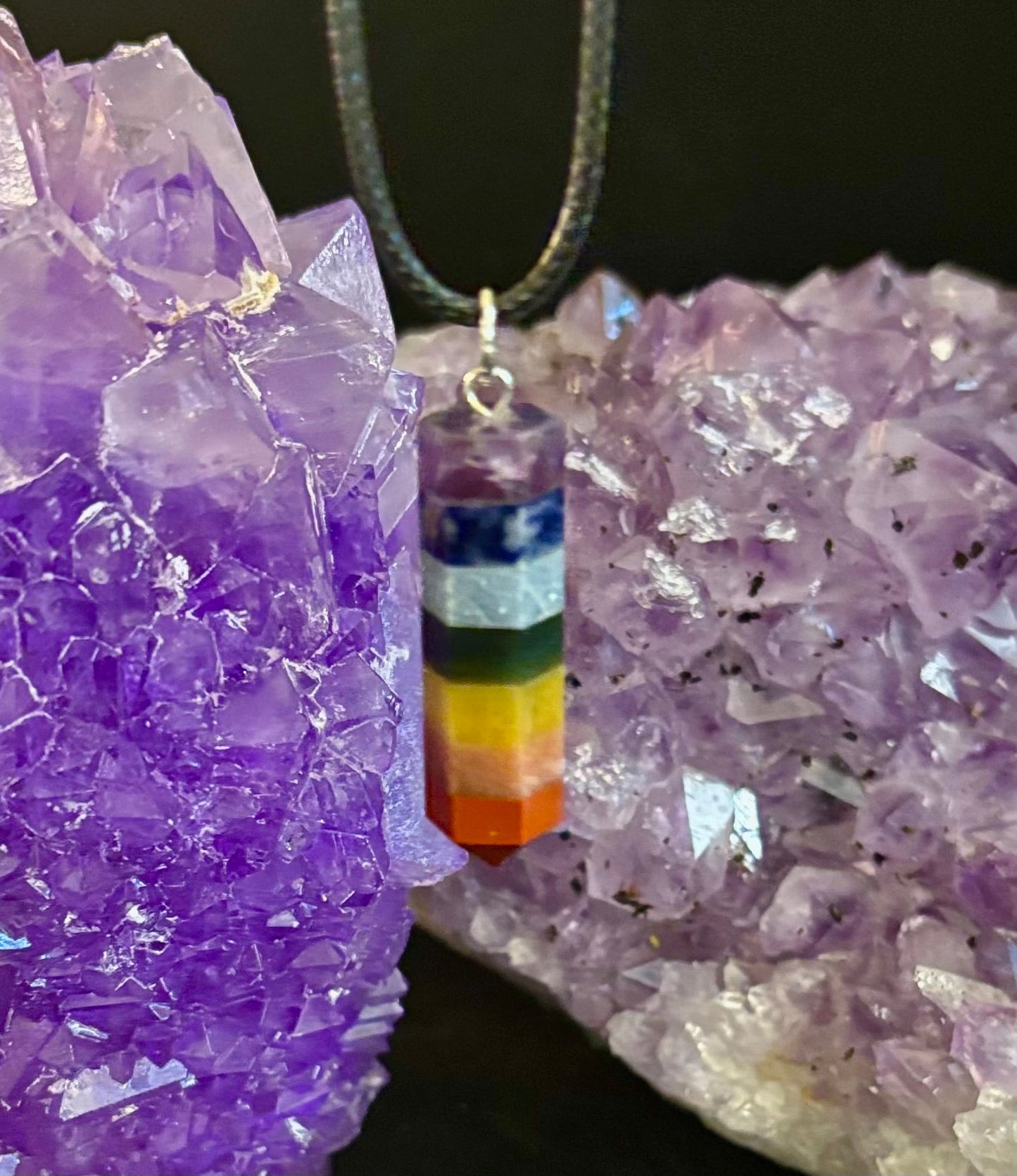 Collar de cristal de chakra – Colgante curativo de 7 capas en cadena y cordón (piedra de 2,5 cm)