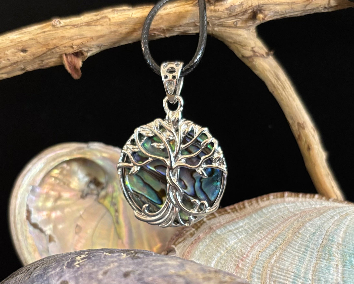 Collar con Colgante de Abalón Árbol de la Vida | Cadena de Cuerda de 23” | Símbolo de Crecimiento, Fuerza y Armonía