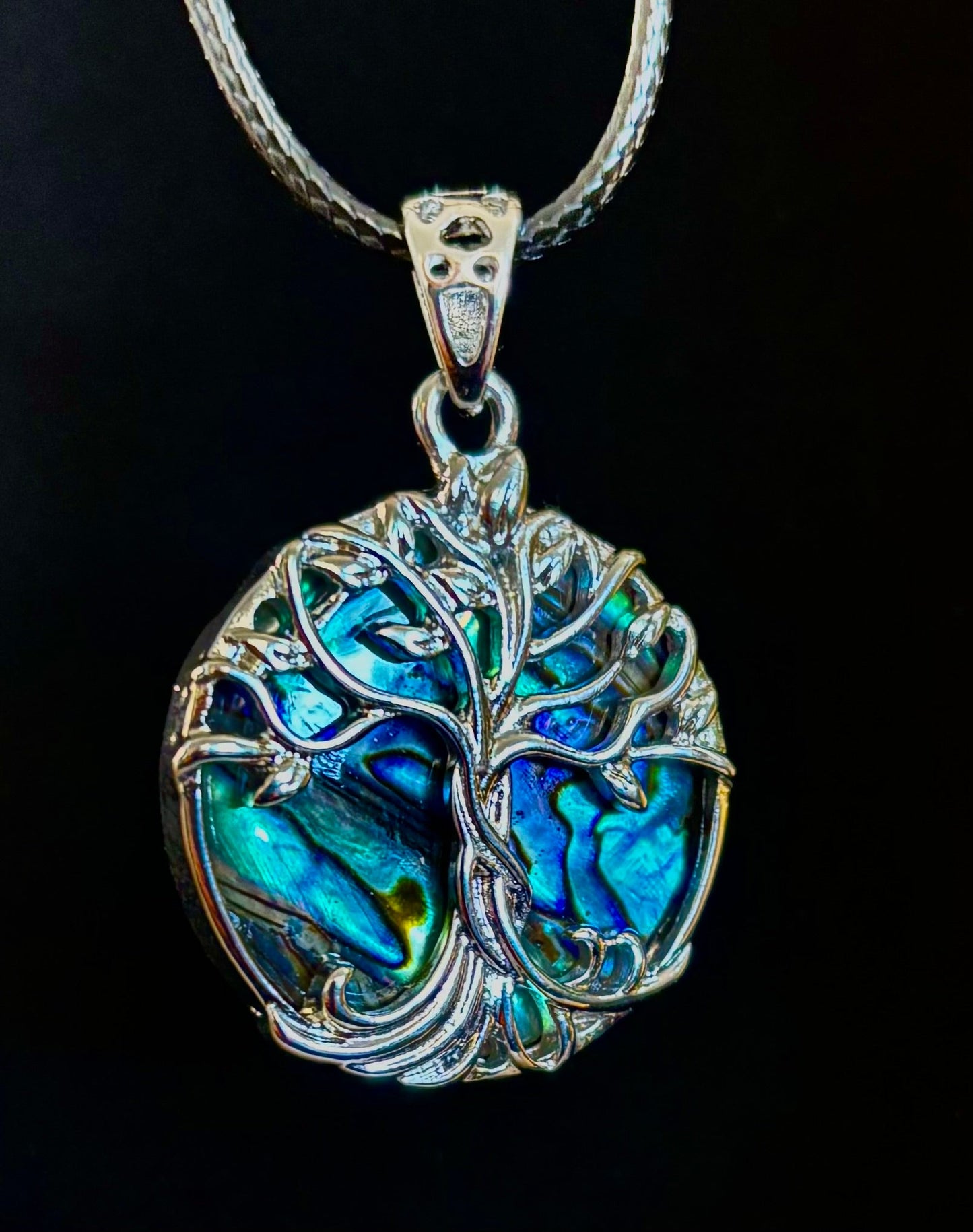 Collar con Colgante de Abalón Árbol de la Vida | Cadena de Cuerda de 23” | Símbolo de Crecimiento, Fuerza y Armonía