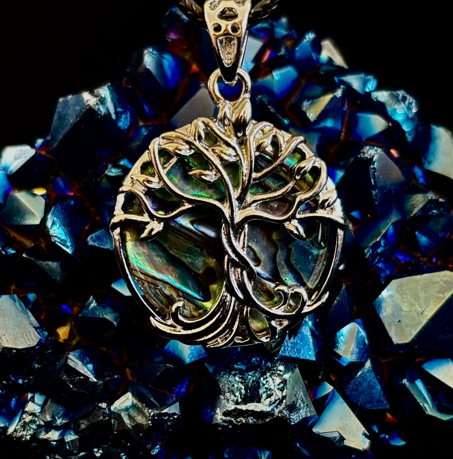 Collar con Colgante de Abalón Árbol de la Vida | Cadena de Cuerda de 23” | Símbolo de Crecimiento, Fuerza y Armonía