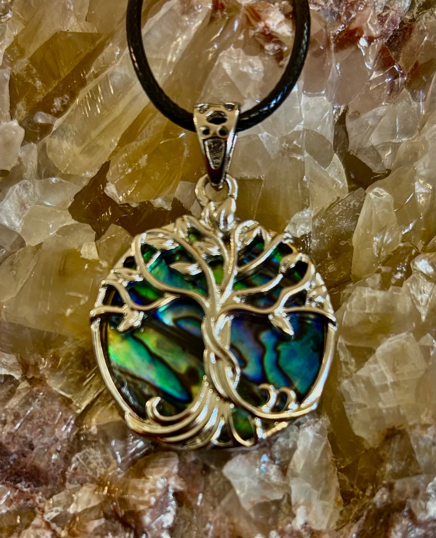 Collar con Colgante de Abalón Árbol de la Vida | Cadena de Cuerda de 23” | Símbolo de Crecimiento, Fuerza y Armonía