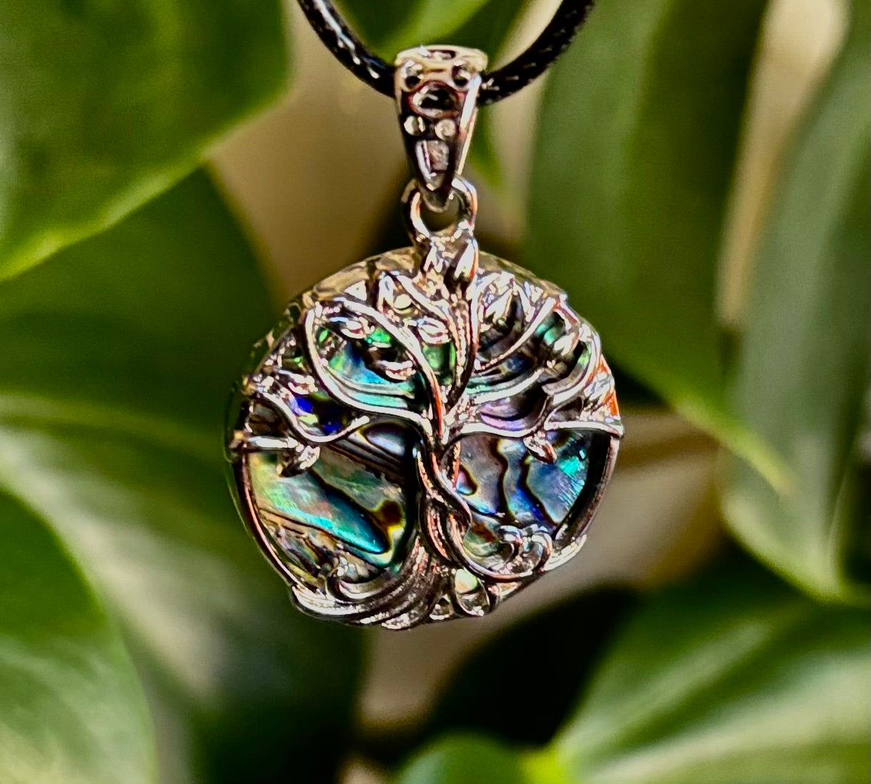 Collar con Colgante de Abalón Árbol de la Vida | Cadena de Cuerda de 23” | Símbolo de Crecimiento, Fuerza y Armonía