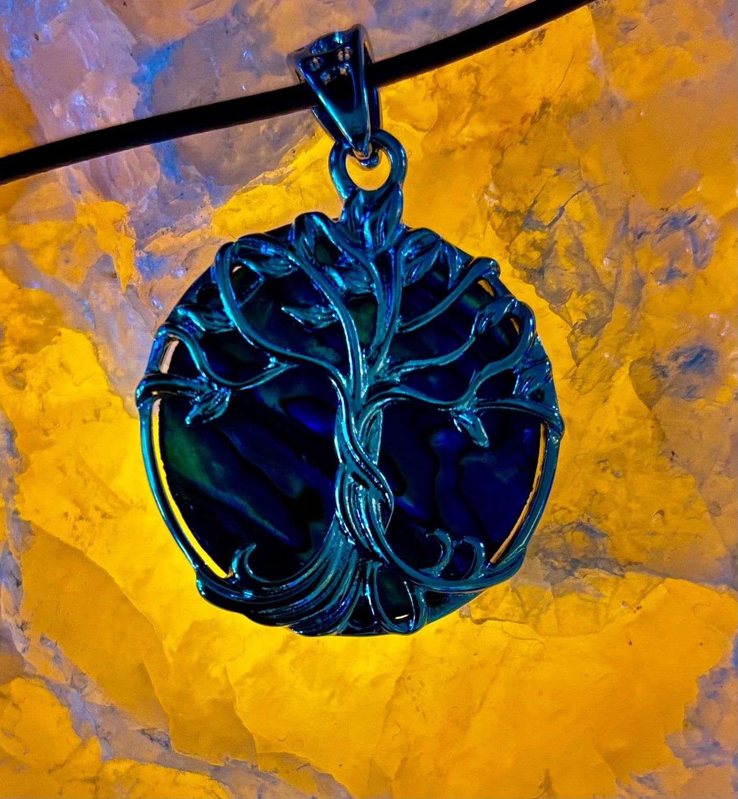 Collar con Colgante de Abalón Árbol de la Vida | Cadena de Cuerda de 23” | Símbolo de Crecimiento, Fuerza y Armonía