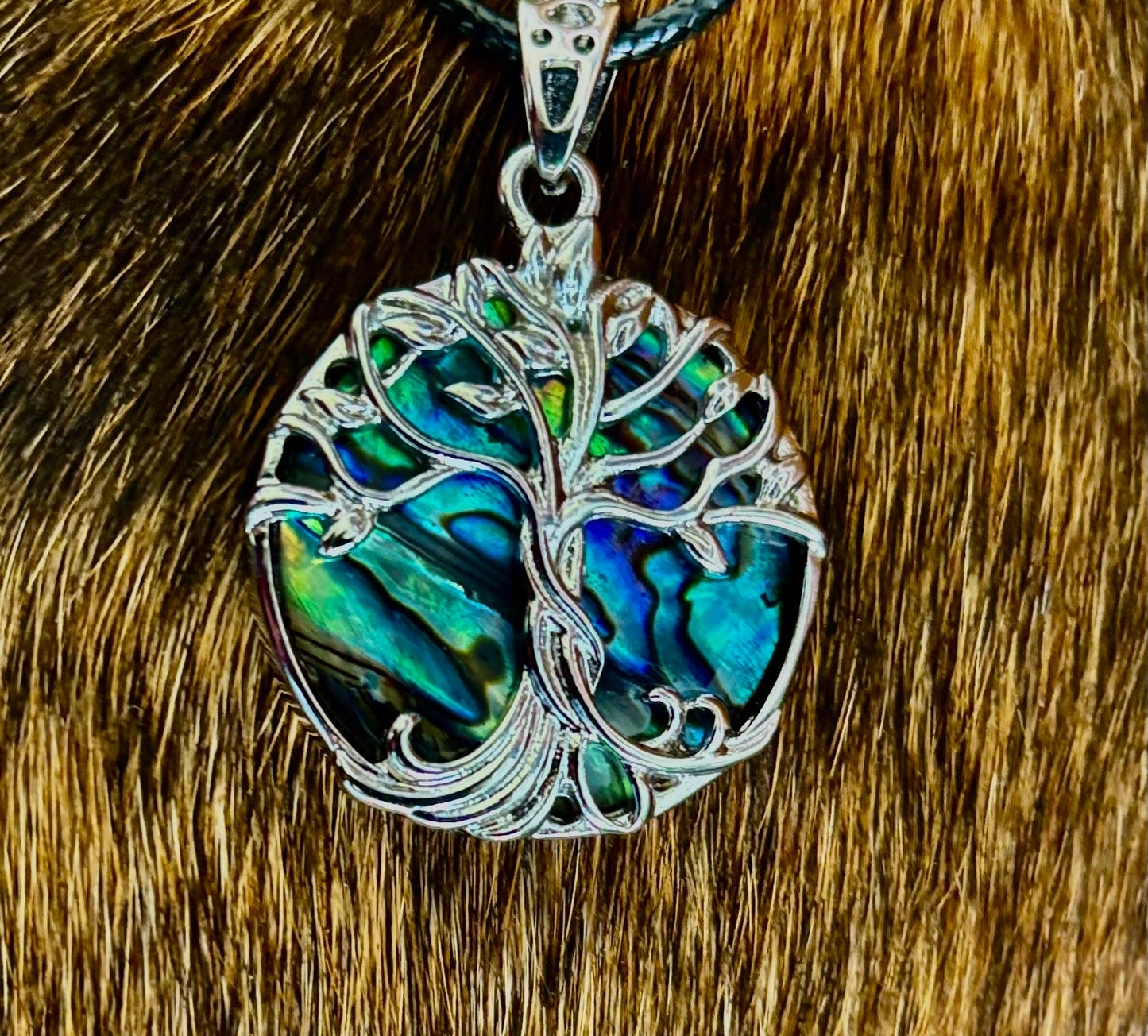 Collar con Colgante de Abalón Árbol de la Vida | Cadena de Cuerda de 23” | Símbolo de Crecimiento, Fuerza y Armonía