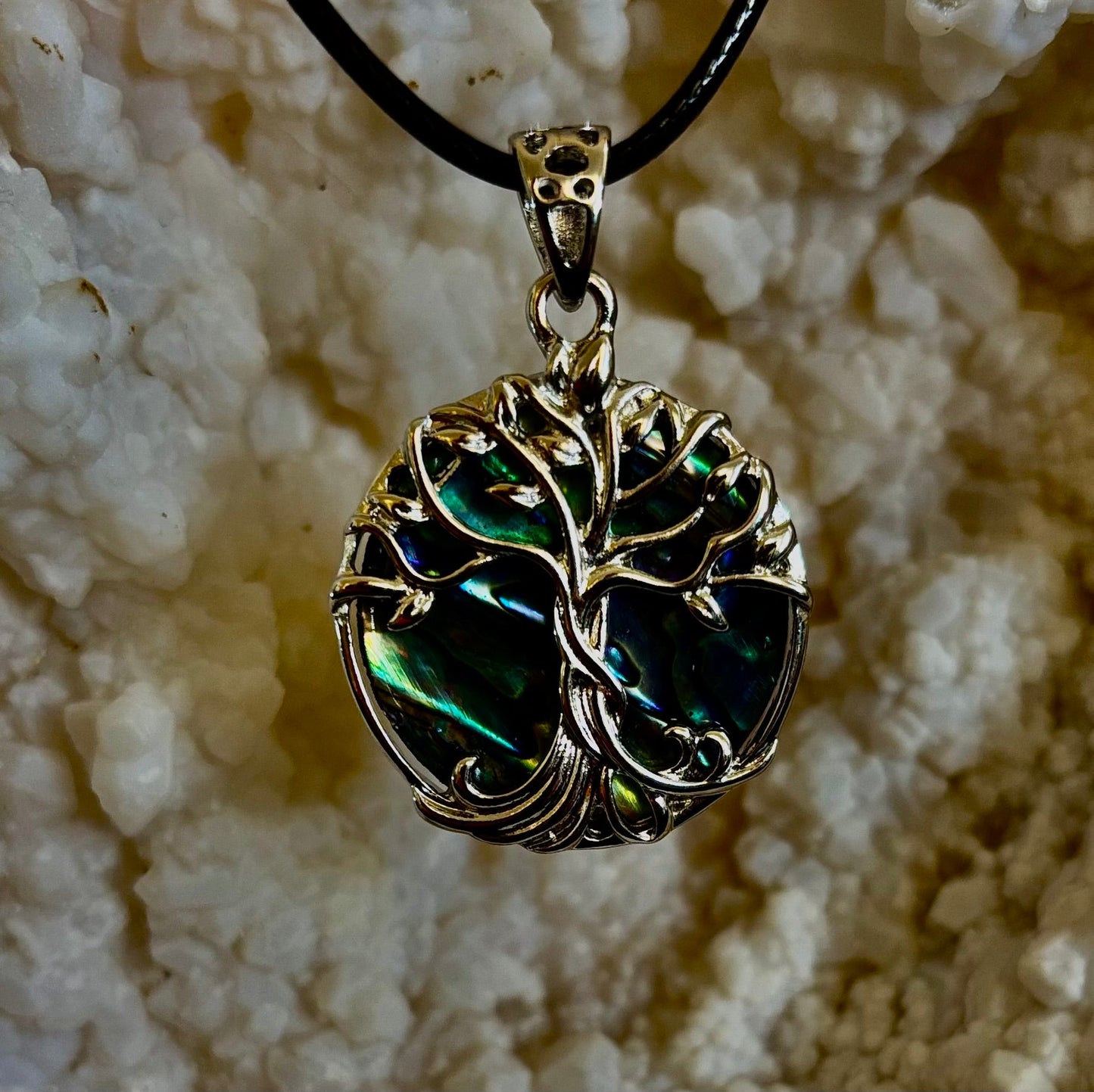Collar con Colgante de Abalón Árbol de la Vida | Cadena de Cuerda de 23” | Símbolo de Crecimiento, Fuerza y Armonía
