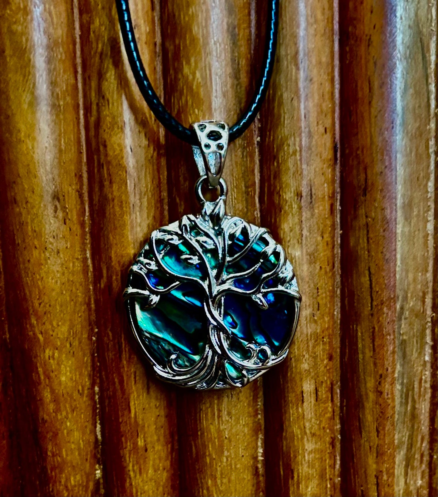 Collar con Colgante de Abalón Árbol de la Vida | Cadena de Cuerda de 23” | Símbolo de Crecimiento, Fuerza y Armonía