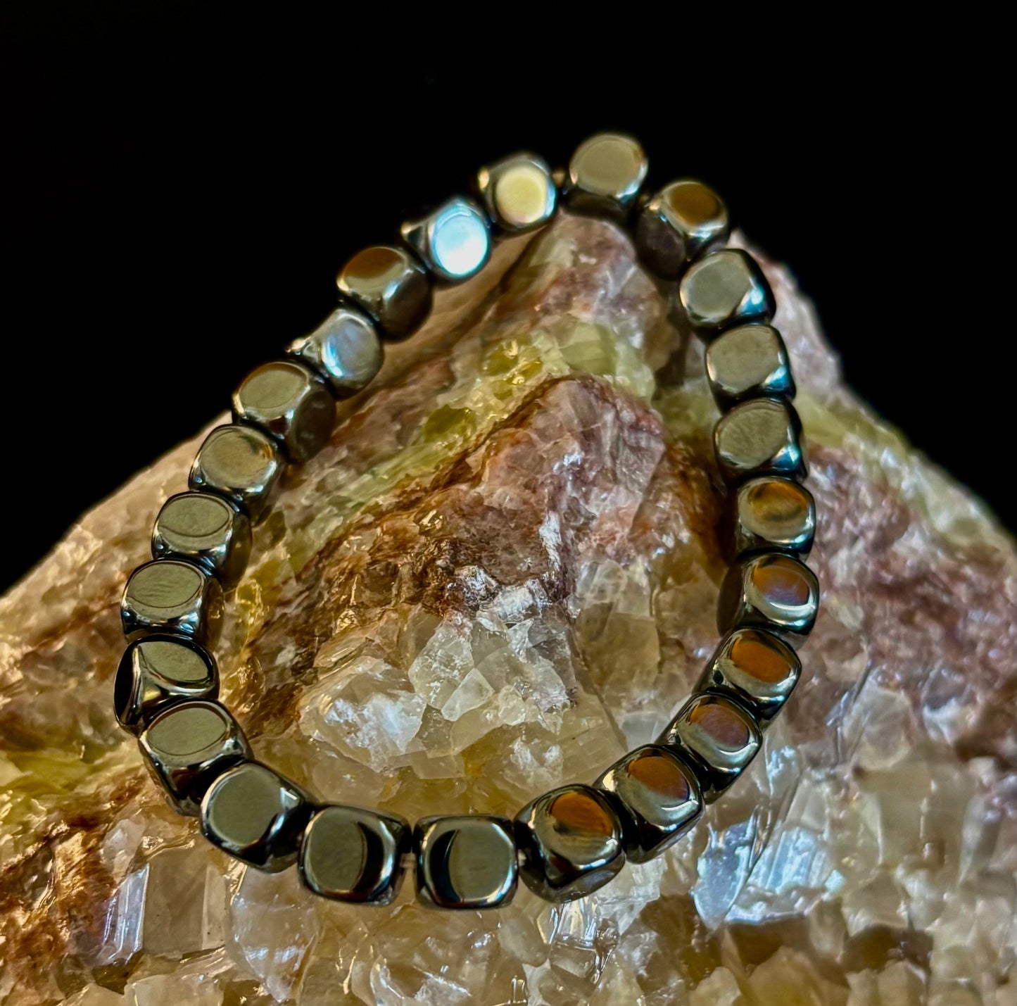 Pulsera de Cuentas de Hematita en Cubo | Energía de Enraizamiento y Equilibrio | Unisex Ajuste Elástico de 7.8mm