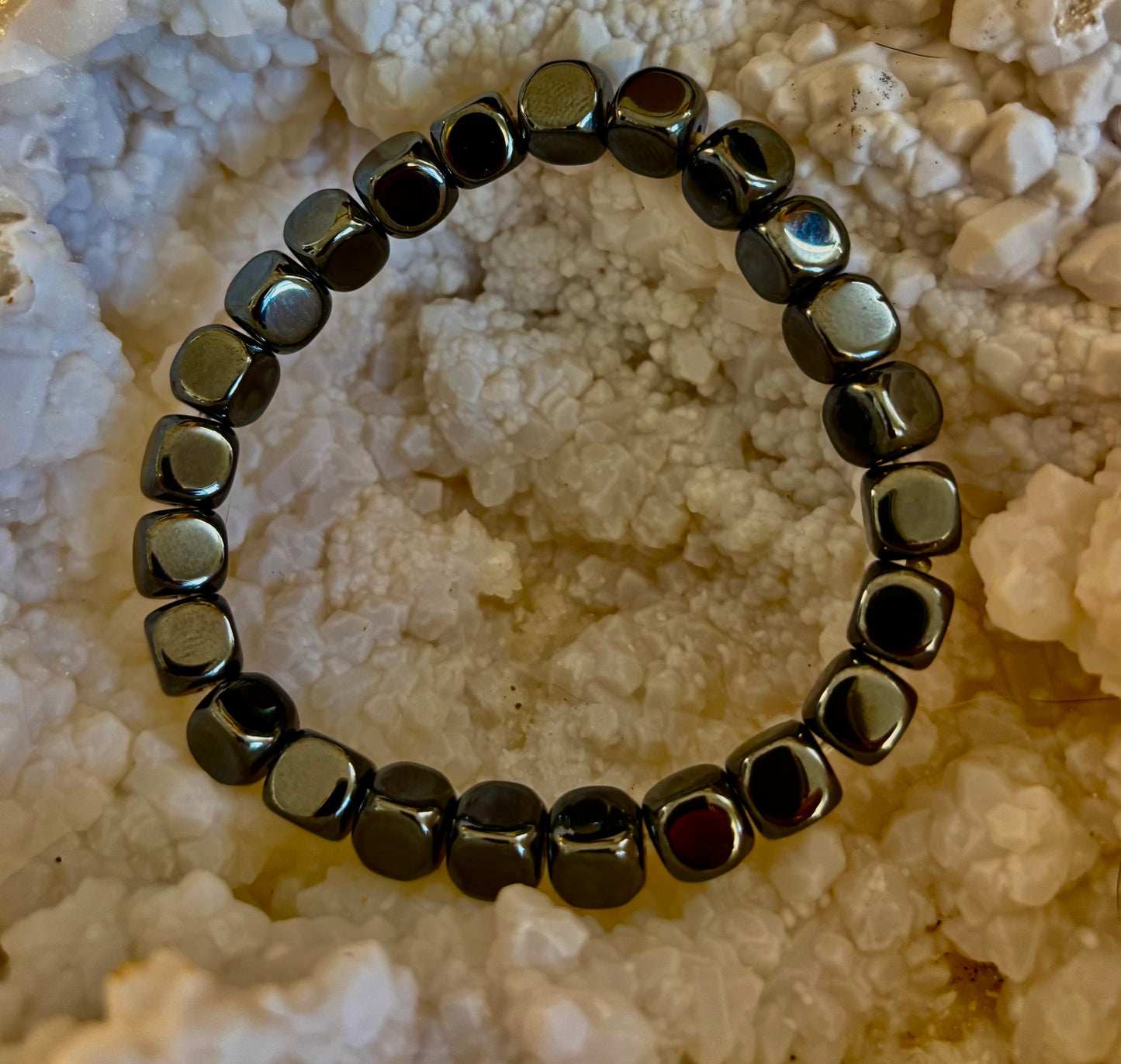Pulsera de Cuentas de Hematita en Cubo | Energía de Enraizamiento y Equilibrio | Unisex Ajuste Elástico de 7.8mm