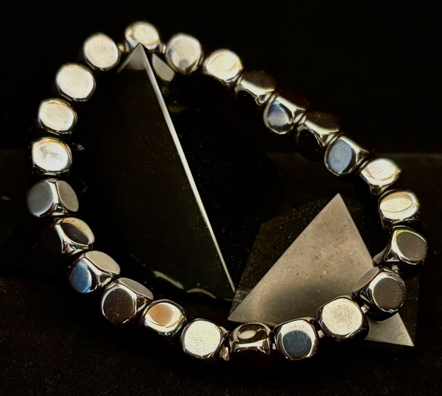 Pulsera de Cuentas de Hematita en Cubo | Energía de Enraizamiento y Equilibrio | Unisex Ajuste Elástico de 7.8mm