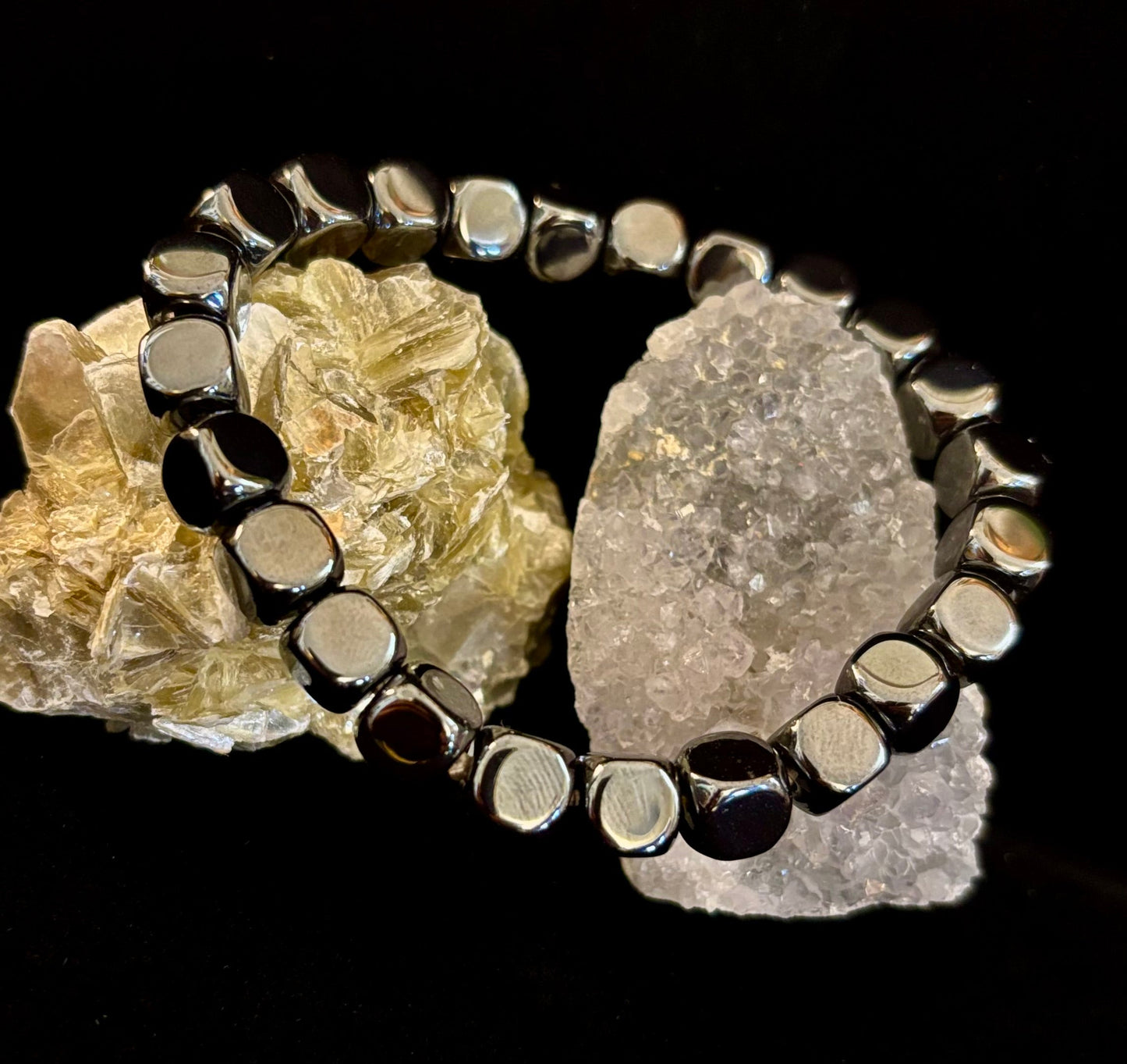 Pulsera de Cuentas de Hematita en Cubo | Energía de Enraizamiento y Equilibrio | Unisex Ajuste Elástico de 7.8mm