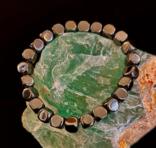 Pulsera de Cuentas de Hematita en Cubo | Energía de Enraizamiento y Equilibrio | Unisex Ajuste Elástico de 7.8mm
