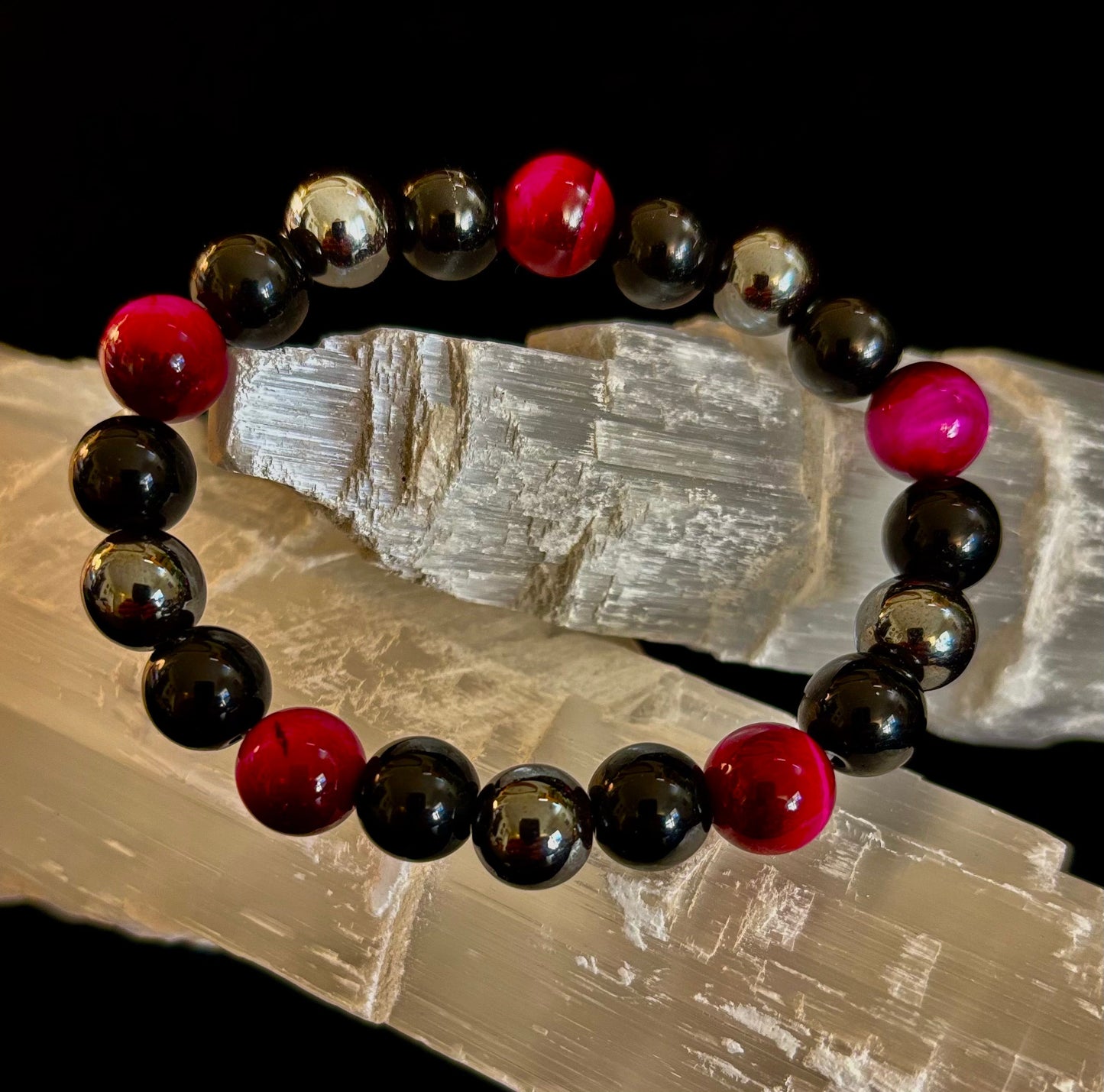 Pulseras Energéticas Protectoras – Opciones en Rojo, Verde y Ojo de Tigre