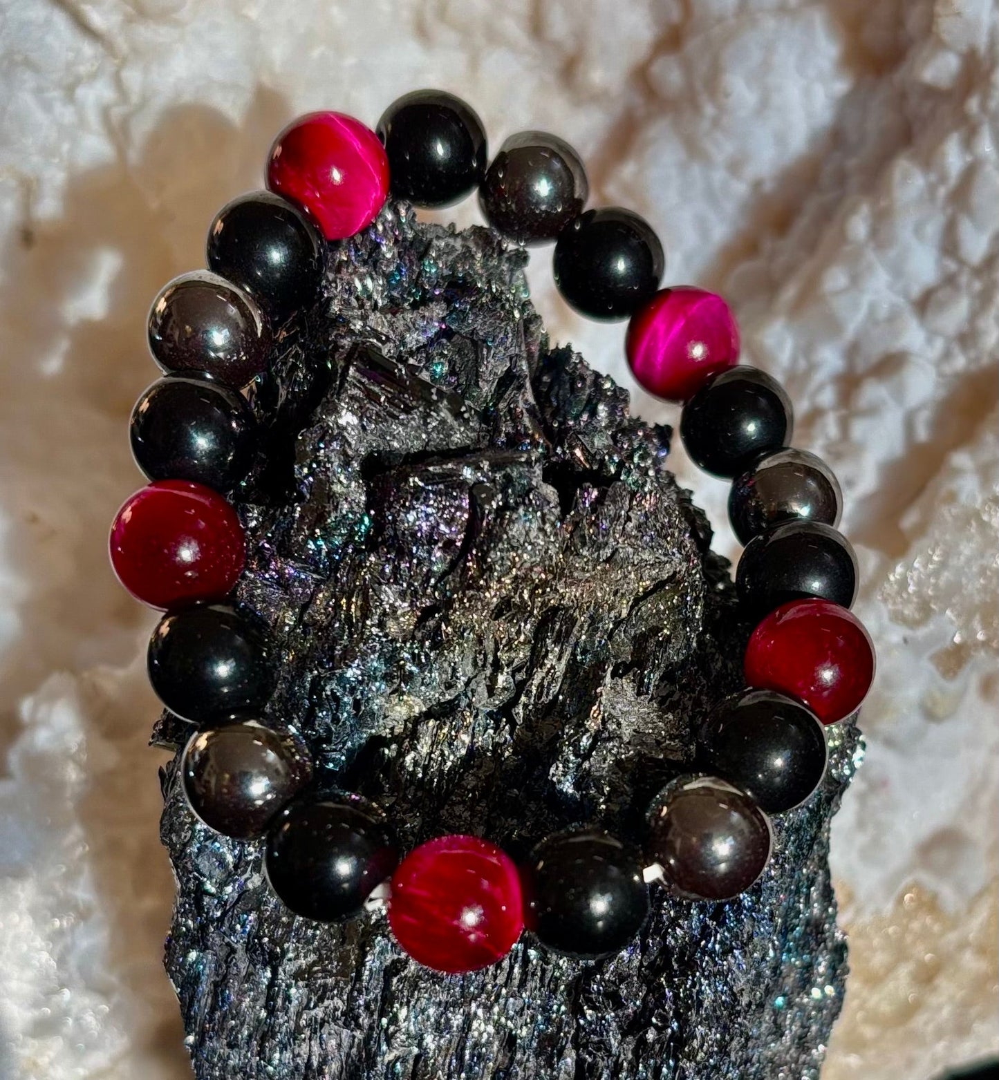 Pulseras Energéticas Protectoras – Opciones en Rojo, Verde y Ojo de Tigre