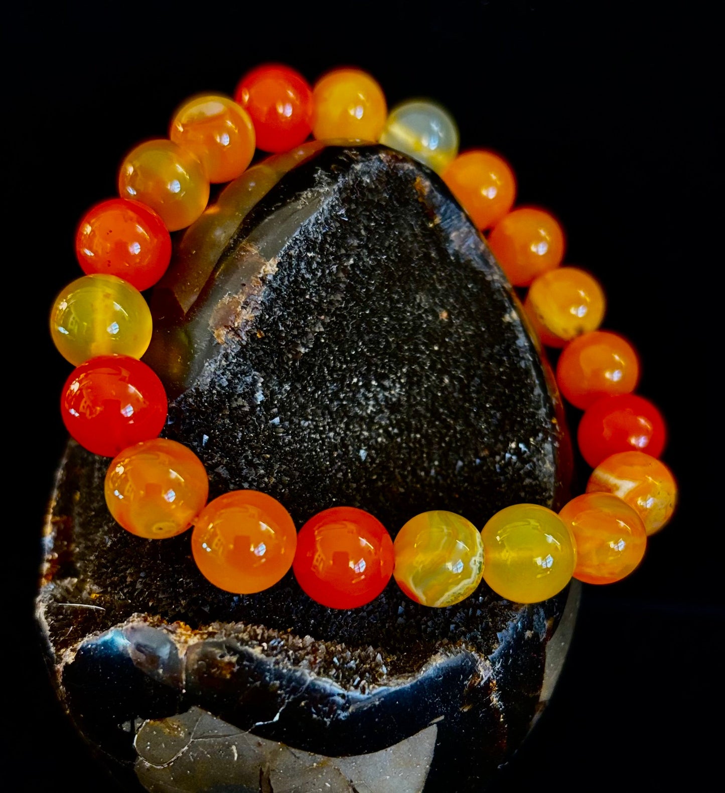 Pulsera de ágata de rayas naranjas | Cuentas de piedra natural de 10 mm para equilibrio, creatividad y confianza