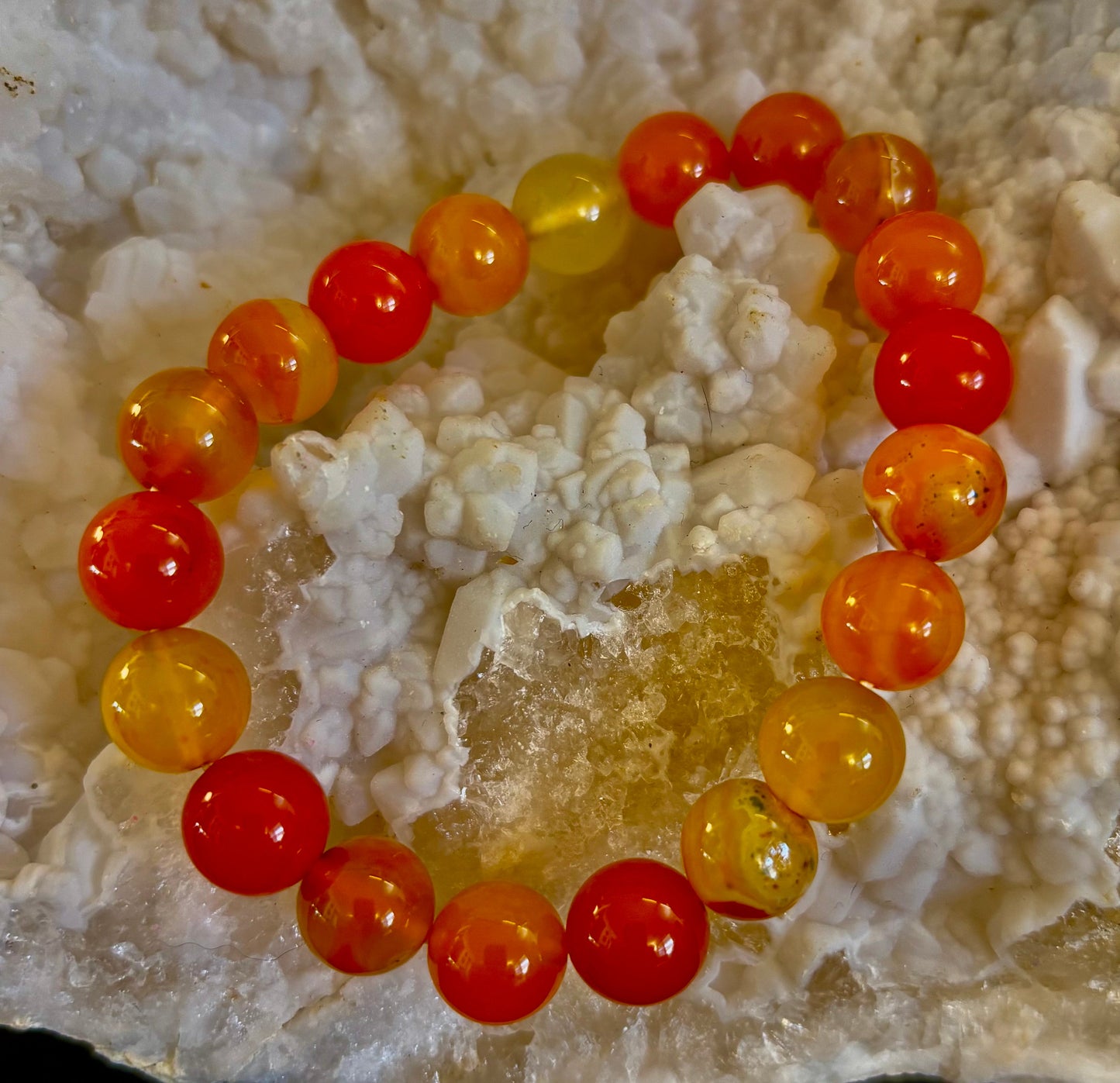 Pulsera de ágata de rayas naranjas | Cuentas de piedra natural de 10 mm para equilibrio, creatividad y confianza