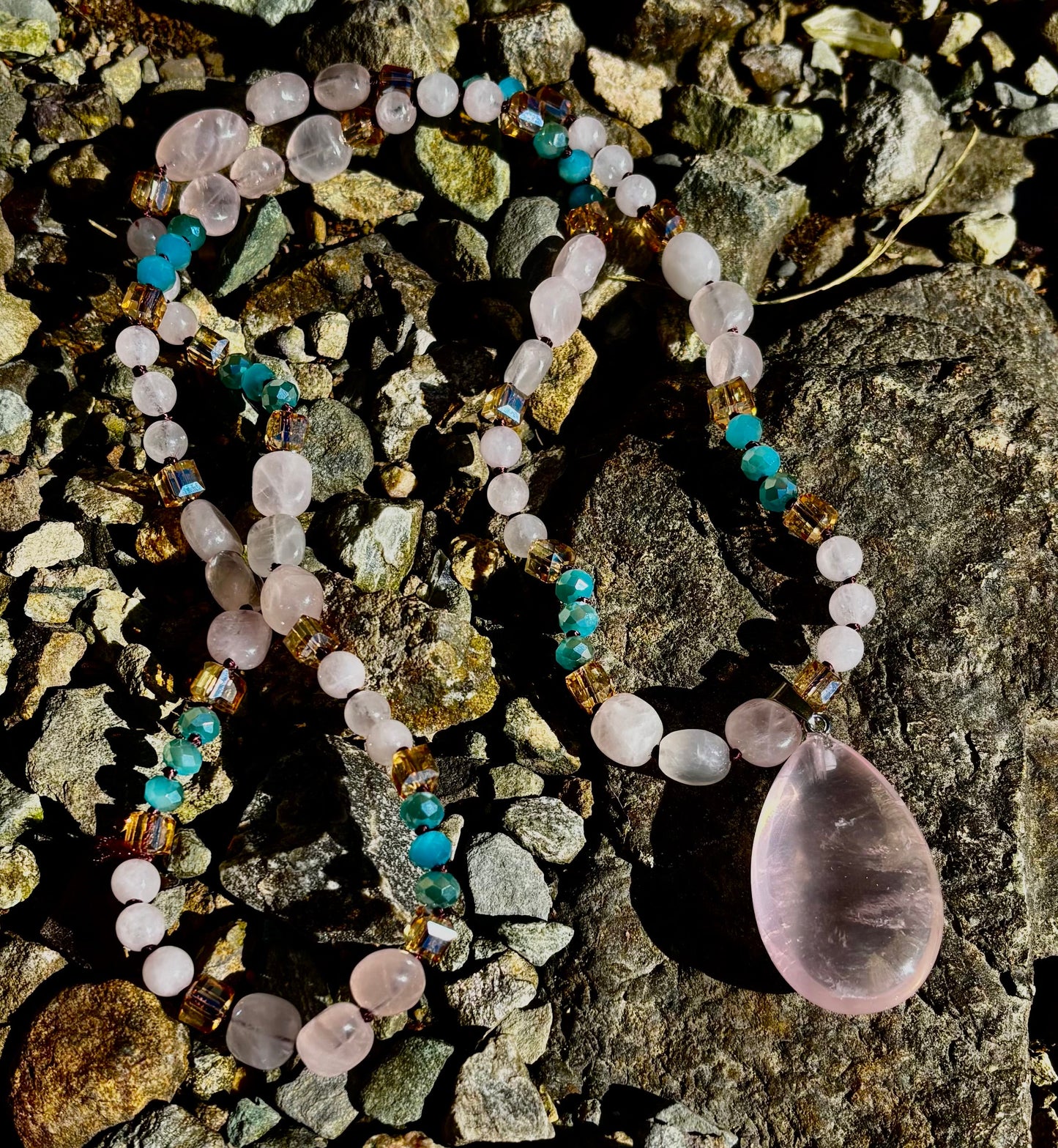 Collar Harmony Brillo Rosado | Joyería Elegante de Cuentas Distintiva