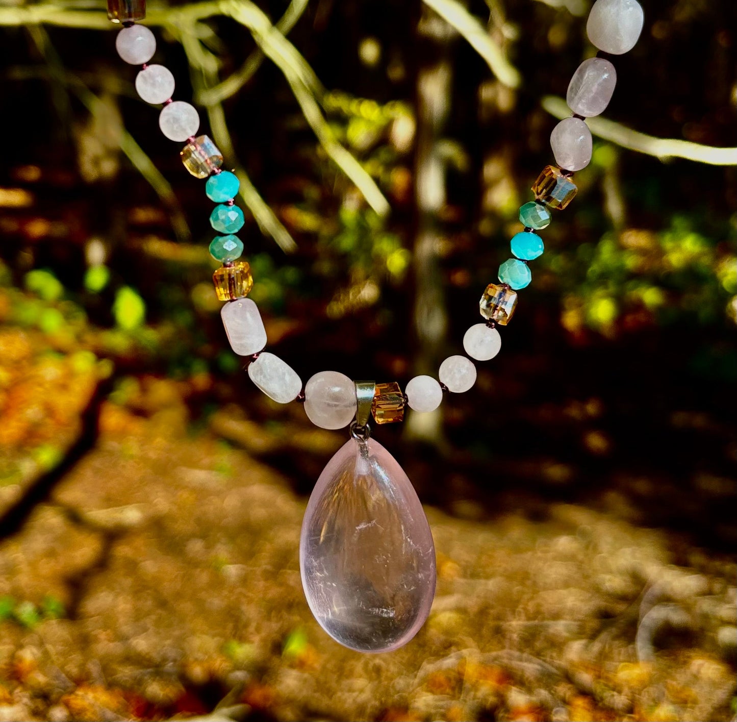 Collar Harmony Brillo Rosado | Joyería Elegante de Cuentas Distintiva