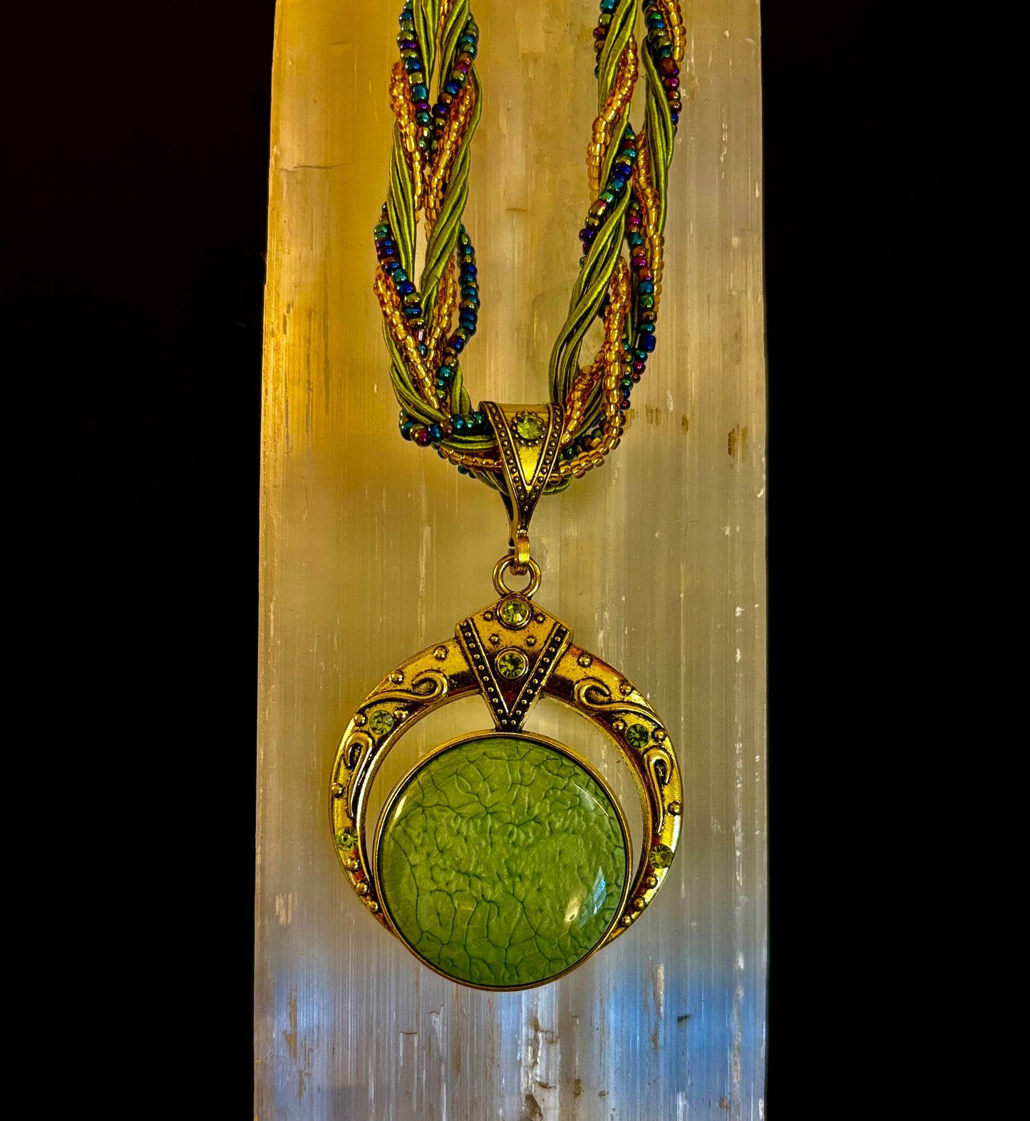 Collar Diosa Verde Bohemia | Colgante llamativo de cuentas hecho a mano de inspiración vintage