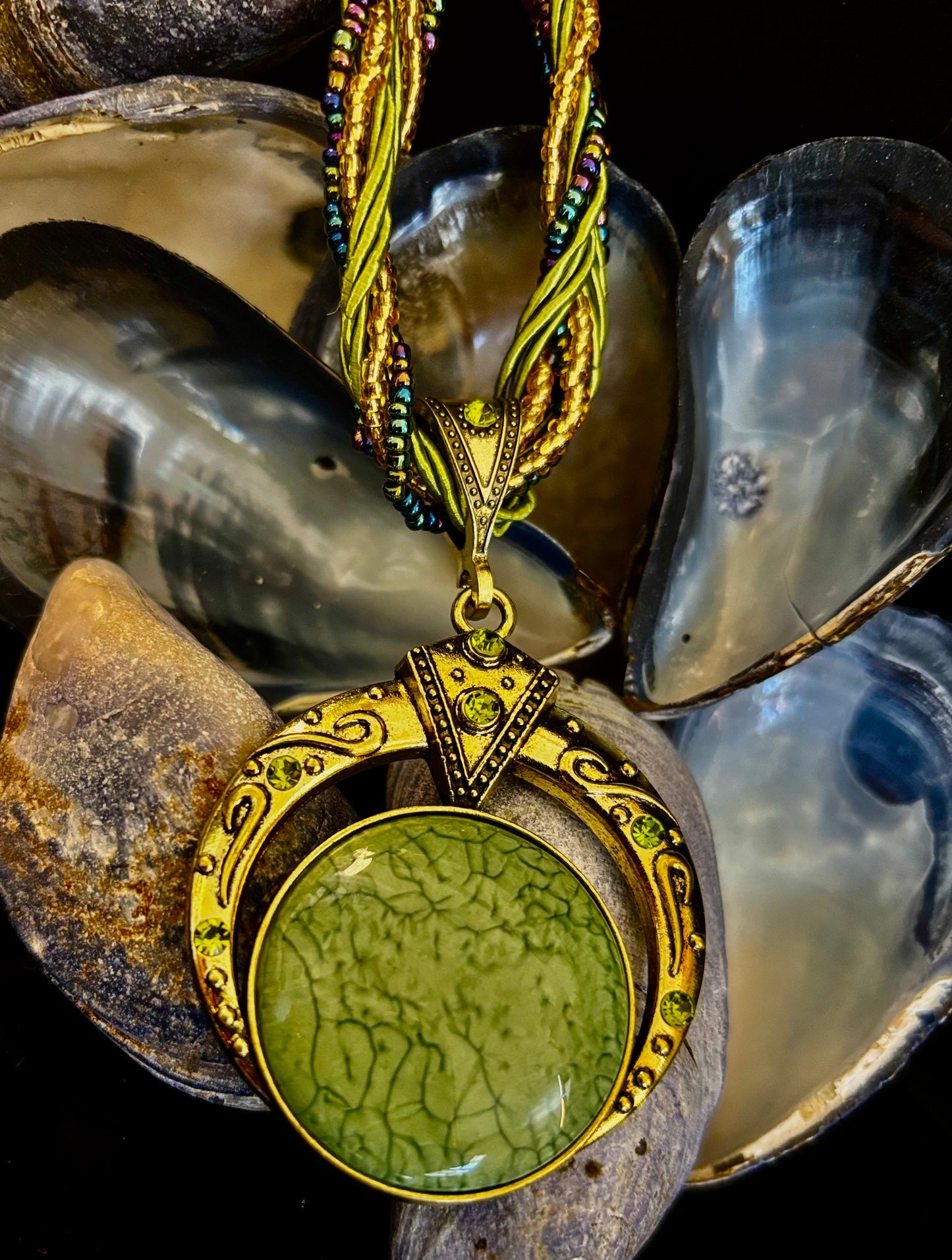 Collar Diosa Verde Bohemia | Colgante llamativo de cuentas hecho a mano de inspiración vintage