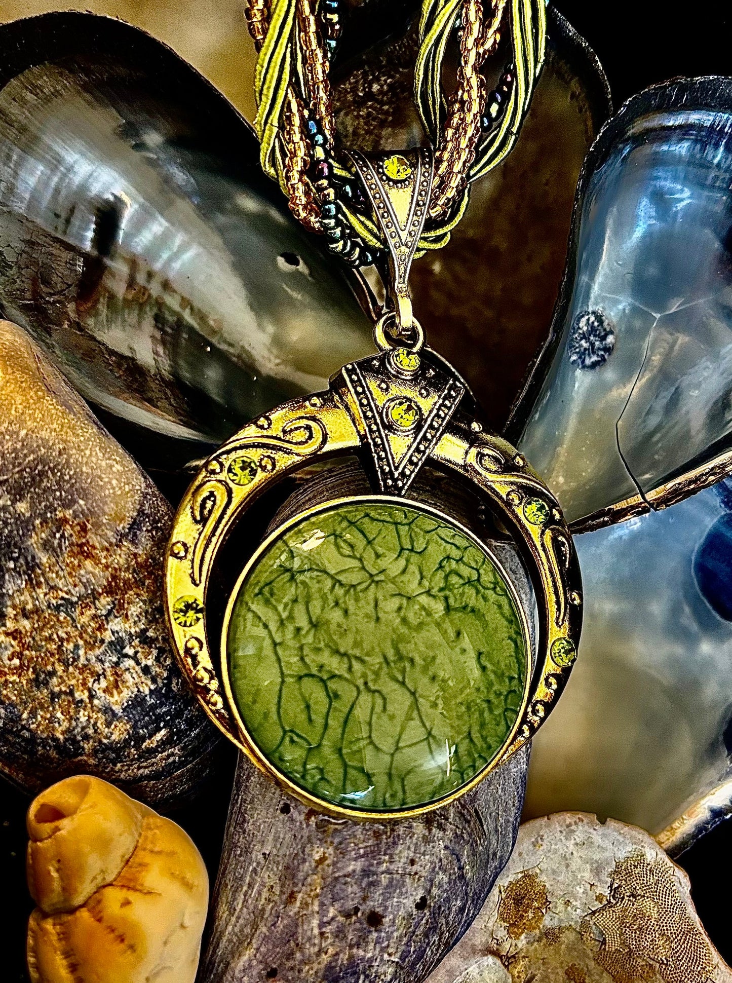 Collar Diosa Verde Bohemia | Colgante llamativo de cuentas hecho a mano de inspiración vintage