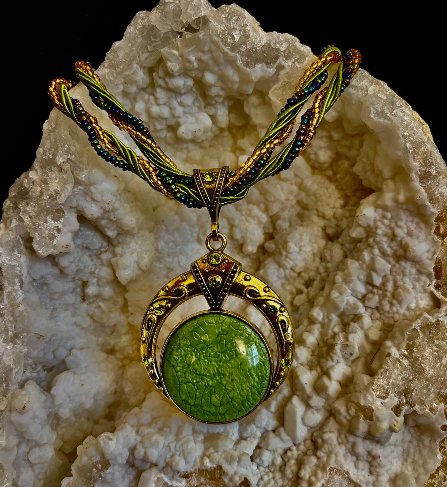 Collar Diosa Verde Bohemia | Colgante llamativo de cuentas hecho a mano de inspiración vintage