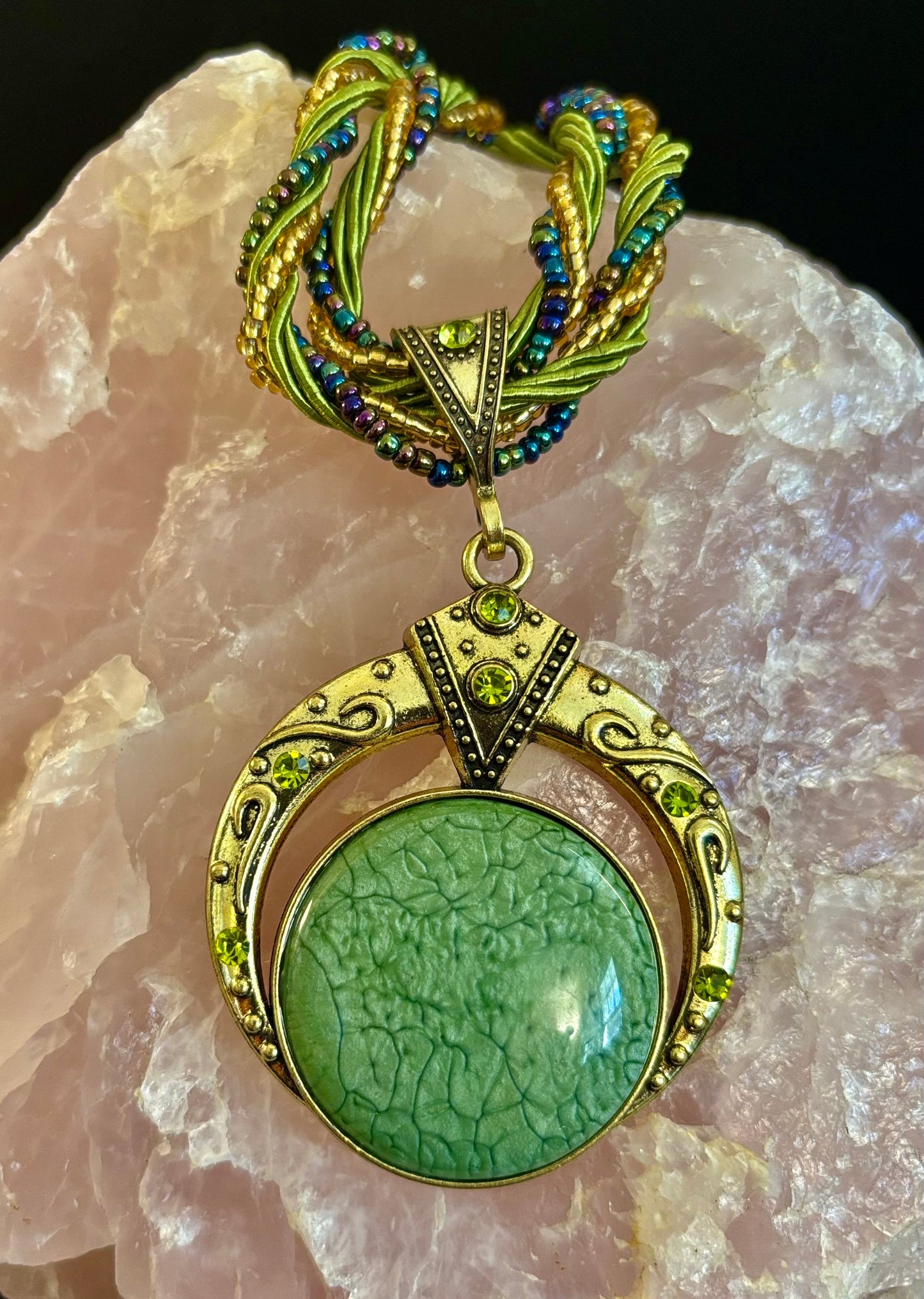 Collar Diosa Verde Bohemia | Colgante llamativo de cuentas hecho a mano de inspiración vintage
