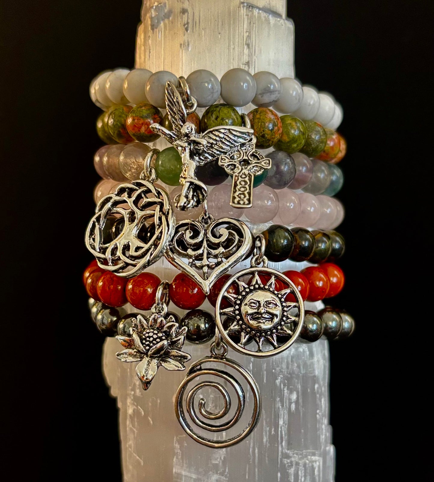 Colección de pulseras con dijes de piedra natural 7 Maravillas | Cuentas de gema curativa de 8 mm con dijes de plata (Muñecas Pequeñas a Medianas)