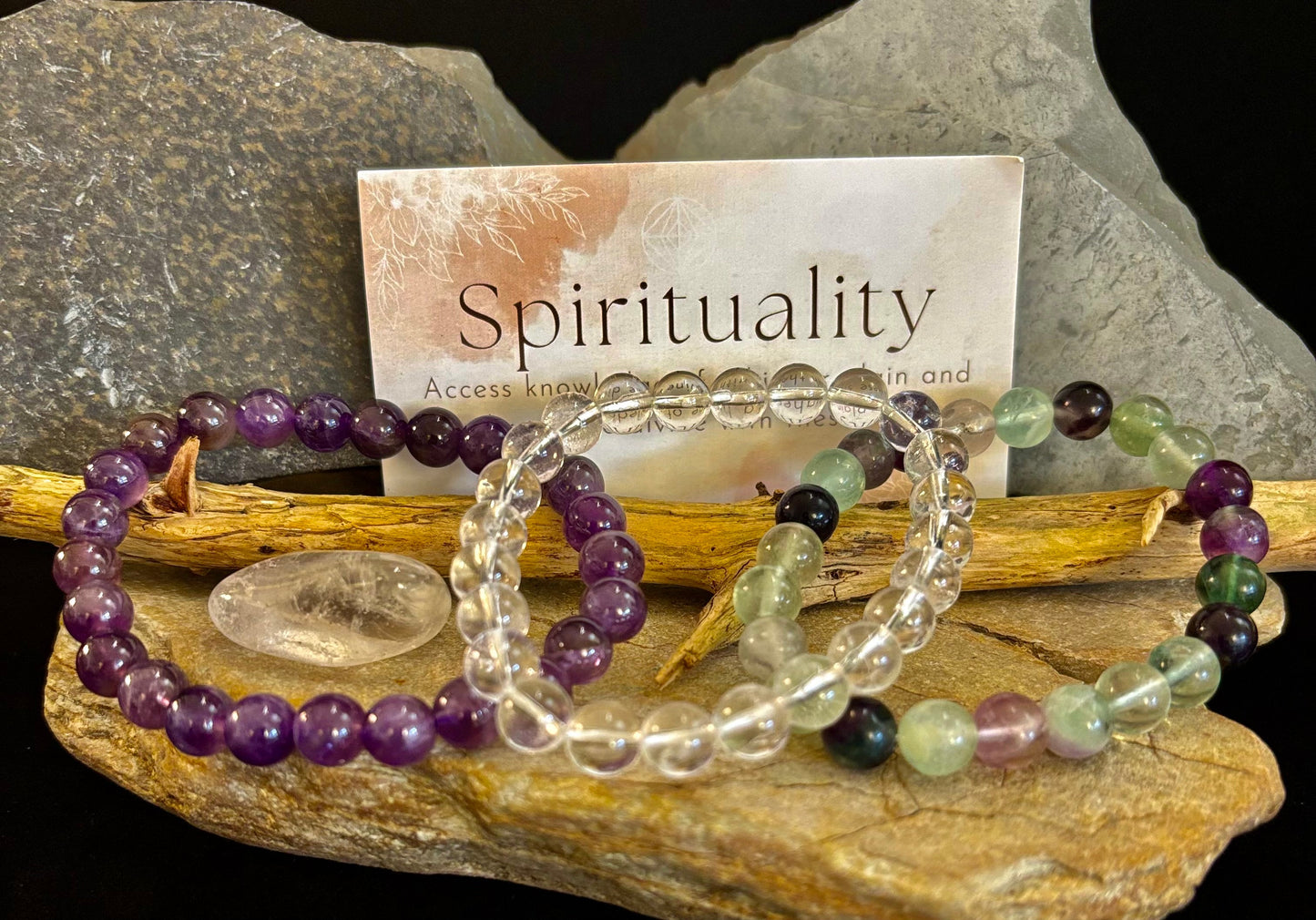Juego de pulseras con intenciones – Espiritualidad (cuarzo transparente, amatista y fluorita)