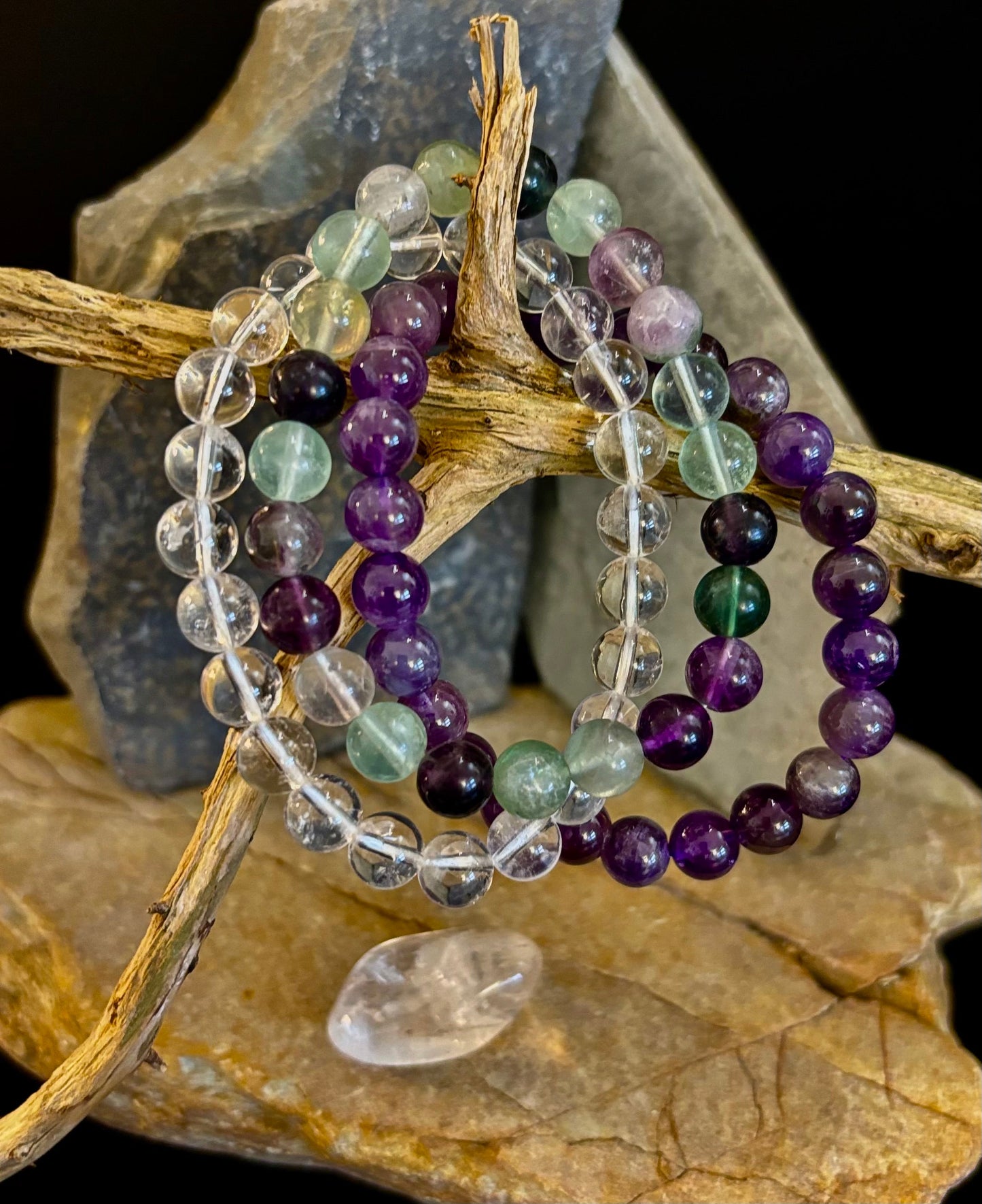 Juego de pulseras con intenciones – Espiritualidad (cuarzo transparente, amatista y fluorita)
