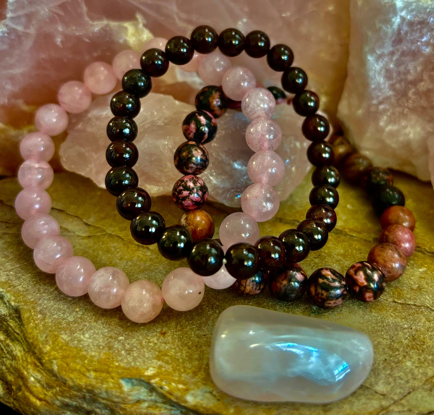 Conjunto de Pulseras de Intenciones – Amor (Cuarzo Rosa, Rodonita y Granate)