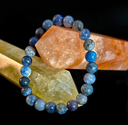 Pulsera de piedra natural Dumortierita | Cuentas de gema azul de 8 mm para el enfoque y la fuerza interior (muñecas pequeñas a medianas)