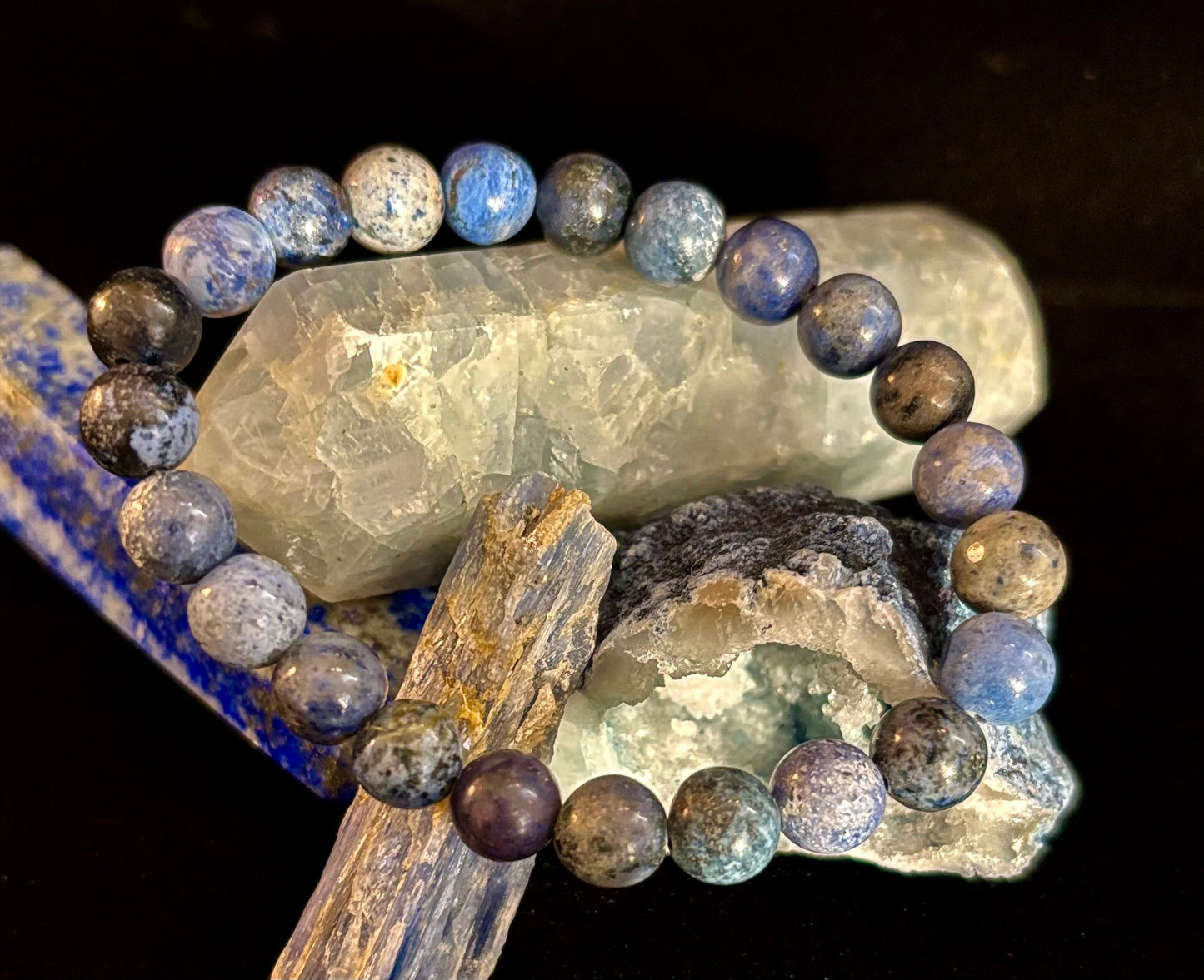 Pulsera de piedra natural Dumortierita | Cuentas de gema azul de 8 mm para el enfoque y la fuerza interior (muñecas pequeñas a medianas)