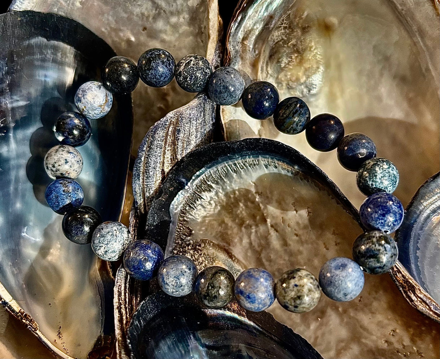 Pulsera de piedra natural Dumortierita | Cuentas de gema azul de 8 mm para el enfoque y la fuerza interior (muñecas pequeñas a medianas)