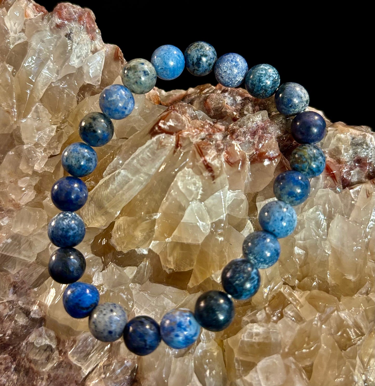 Pulsera de piedra natural Dumortierita | Cuentas de gema azul de 8 mm para el enfoque y la fuerza interior (muñecas pequeñas a medianas)