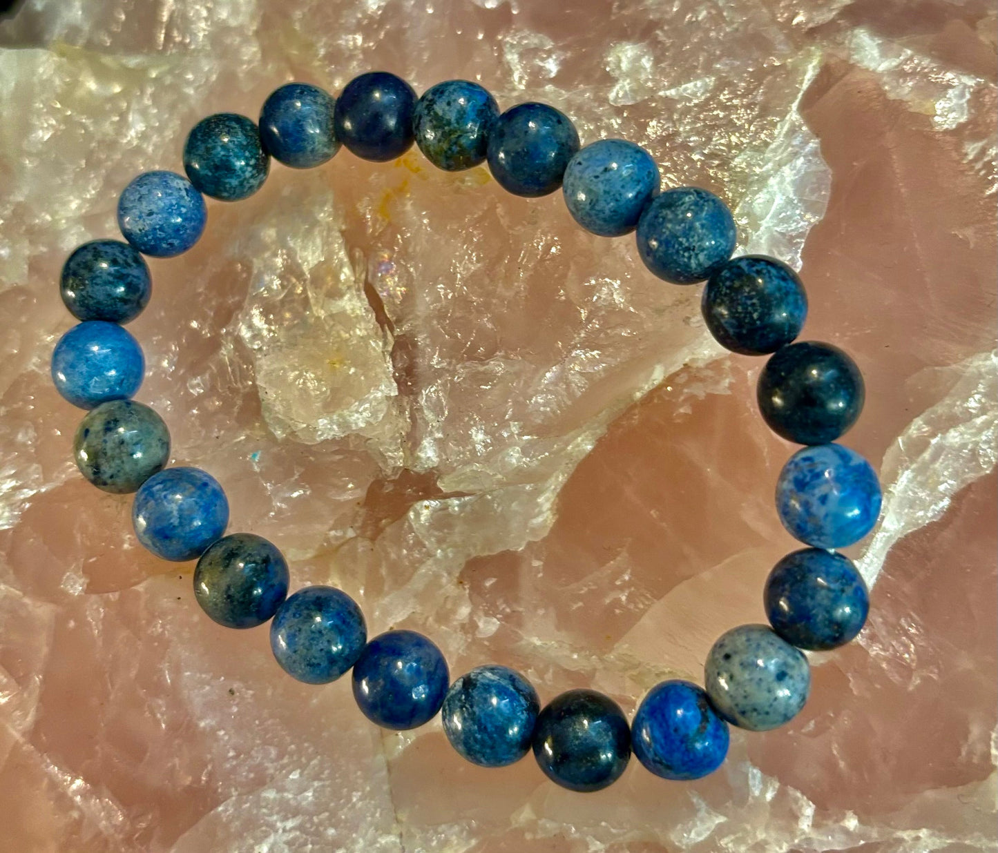 Pulsera de piedra natural Dumortierita | Cuentas de gema azul de 8 mm para el enfoque y la fuerza interior (muñecas pequeñas a medianas)