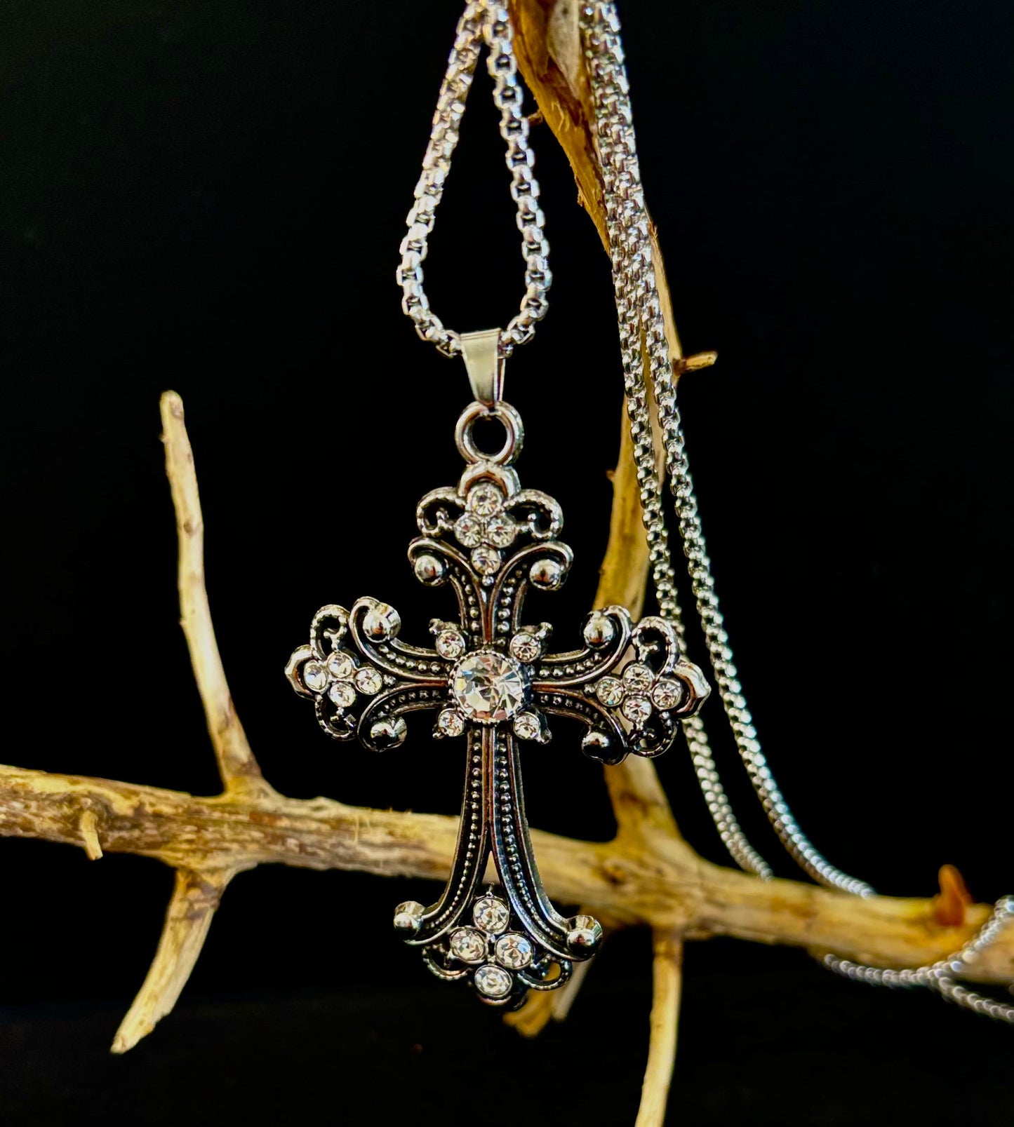 Collar Cruz Vintage Nuestra Señora de Guadalupe — Dije Católico Tono Plata — Inspirado en Puerto Vallarta México — Joyería de Protección Sagrada