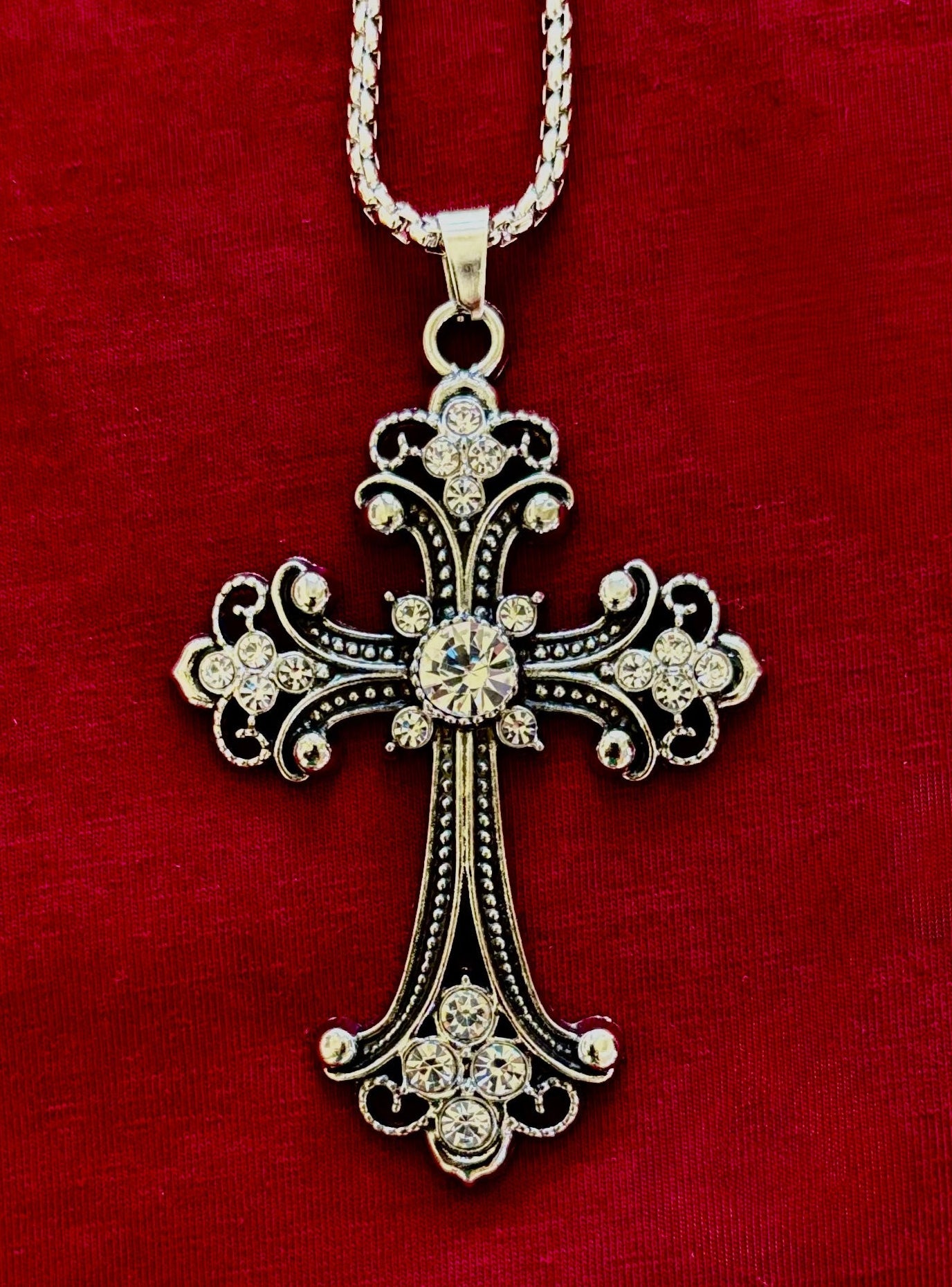 Collar Cruz Vintage Nuestra Señora de Guadalupe — Dije Católico Tono Plata — Inspirado en Puerto Vallarta México — Joyería de Protección Sagrada