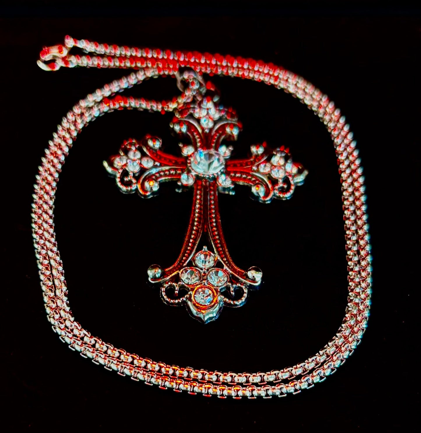 Collar Cruz Vintage Nuestra Señora de Guadalupe — Dije Católico Tono Plata — Inspirado en Puerto Vallarta México — Joyería de Protección Sagrada