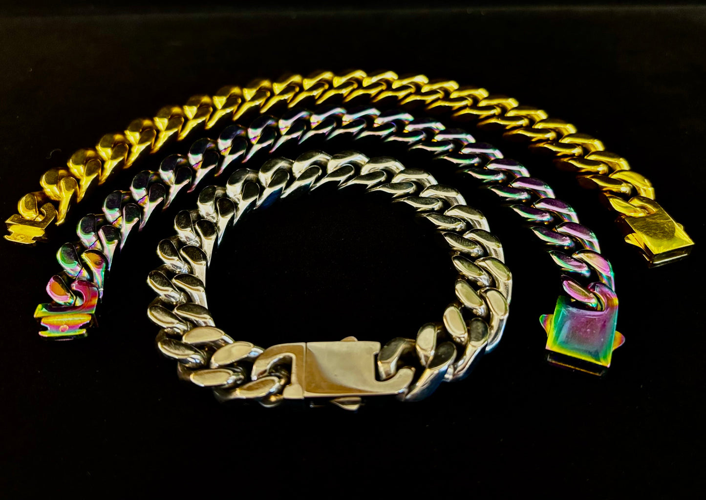 Pulsera de cadena de acero de titanio inclusiva para todos los géneros – Eslabón cubano de 22 cm, plata/oro/arcoíris