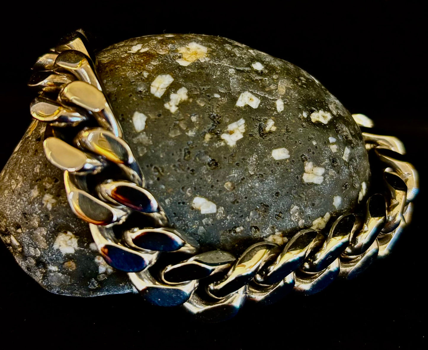 Pulsera de cadena de acero de titanio inclusiva para todos los géneros – Eslabón cubano de 22 cm, plata/oro/arcoíris
