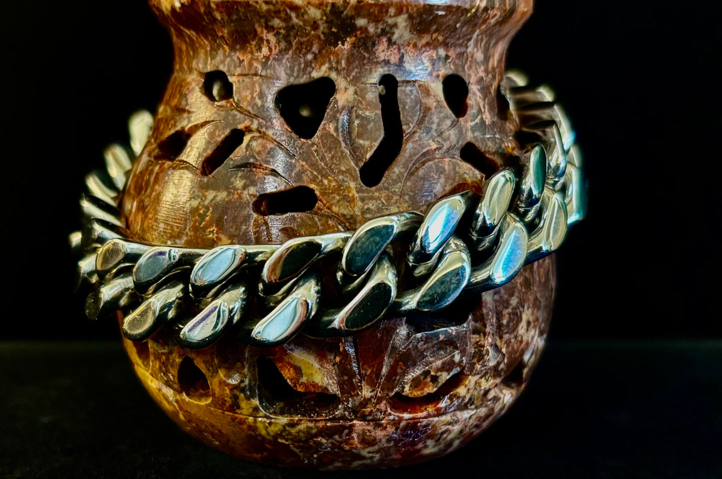 Pulsera de cadena de acero de titanio inclusiva para todos los géneros – Eslabón cubano de 22 cm, plata/oro/arcoíris