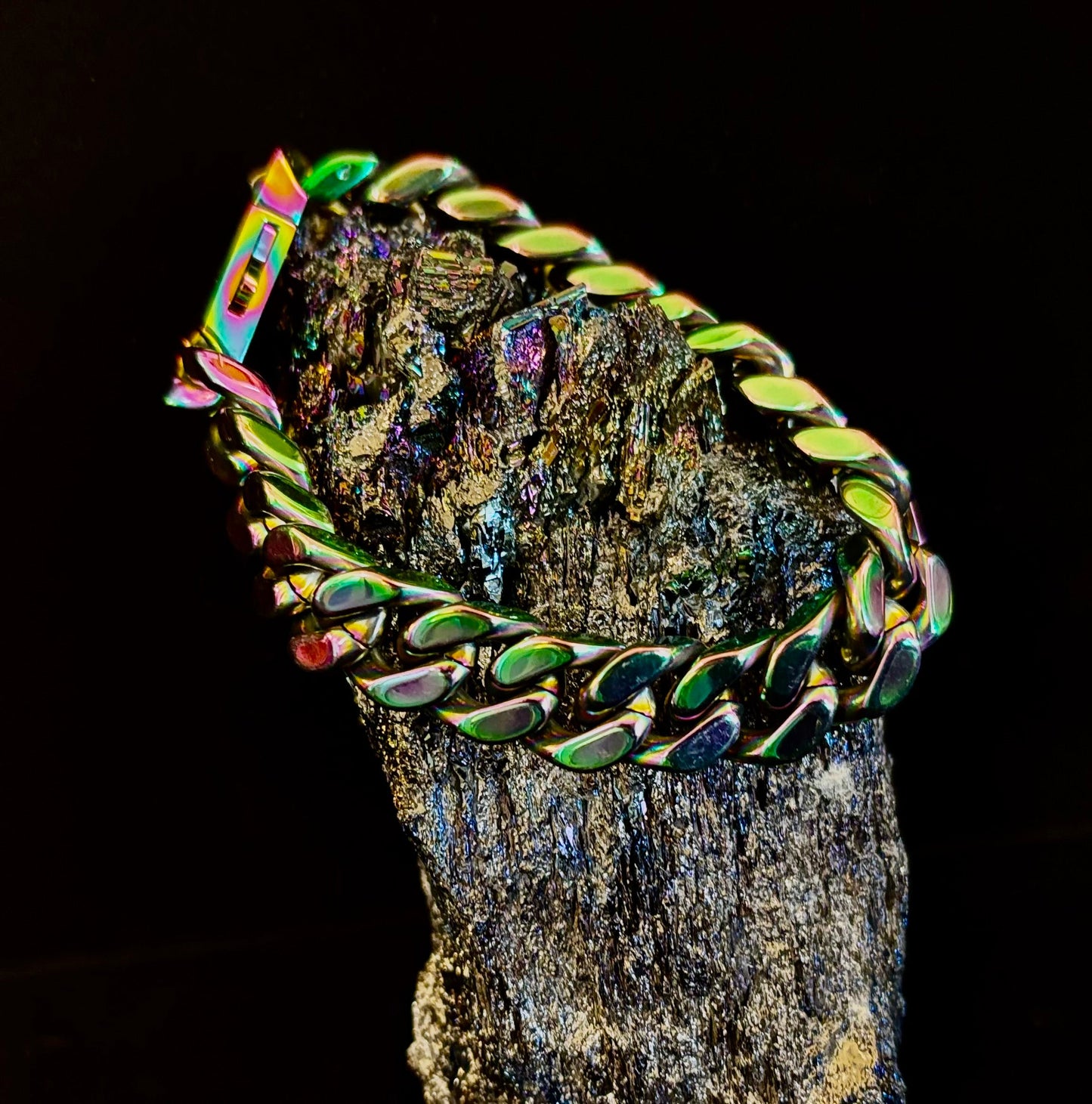 Pulsera de cadena de acero de titanio inclusiva para todos los géneros – Eslabón cubano de 22 cm, plata/oro/arcoíris