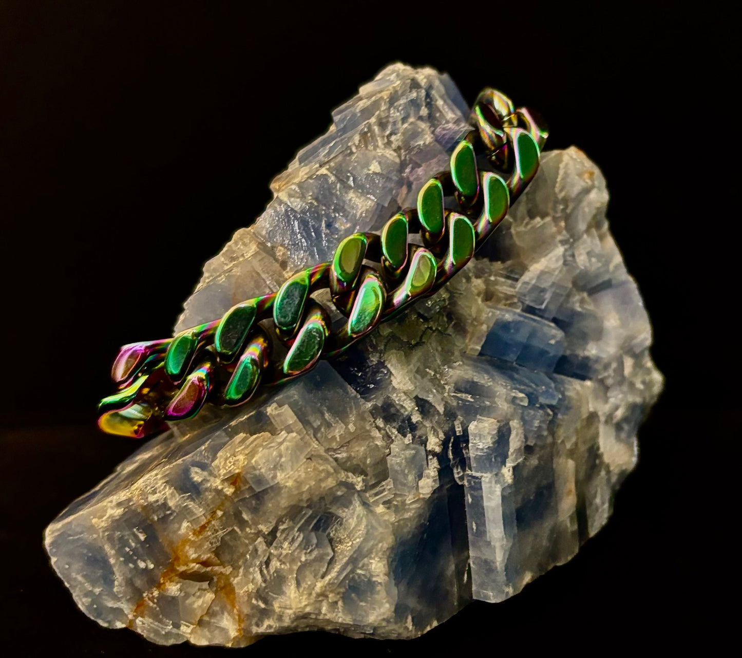 Pulsera de cadena de acero de titanio inclusiva para todos los géneros – Eslabón cubano de 22 cm, plata/oro/arcoíris