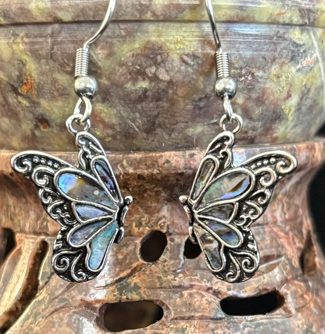 Pendientes de mariposa de abulón pequeños | Joyas colgantes con alas iridiscentes
