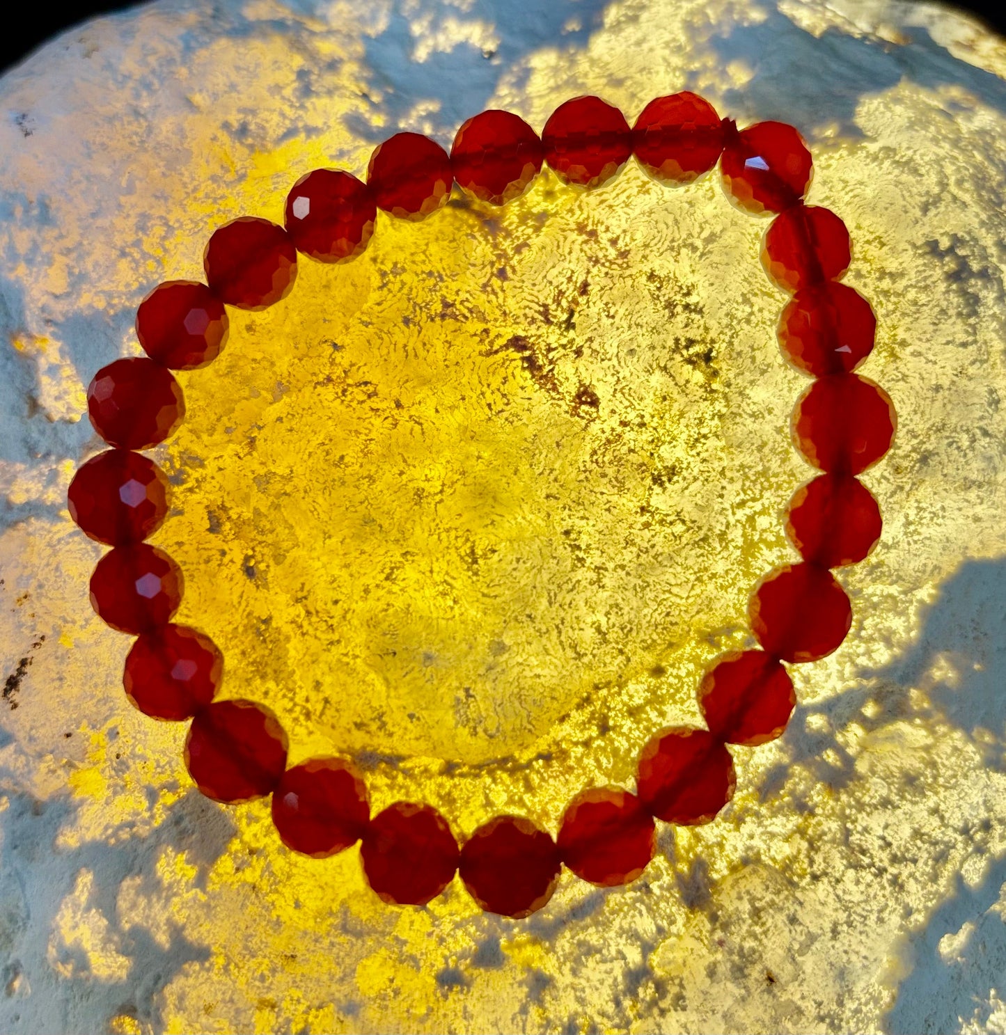 Pulsera de Poder de Ágata Roja Poliédrica – Fuerza, Enraizamiento y Vitalidad (8mm, Muñeca Pequeña-Mediana)